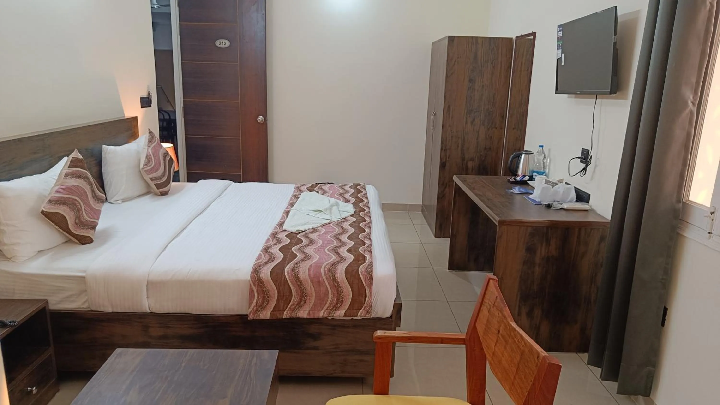 Photo of the whole room, Bed in White House Country Inn By PEARL Luxury Hotel In Jhajjar