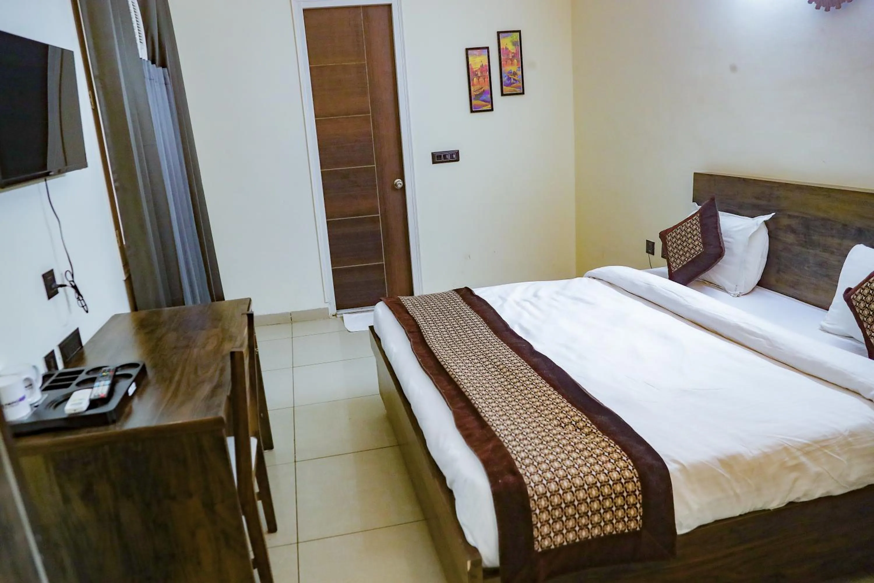 Photo of the whole room, Bed in White House Country Inn By PEARL Luxury Hotel In Jhajjar