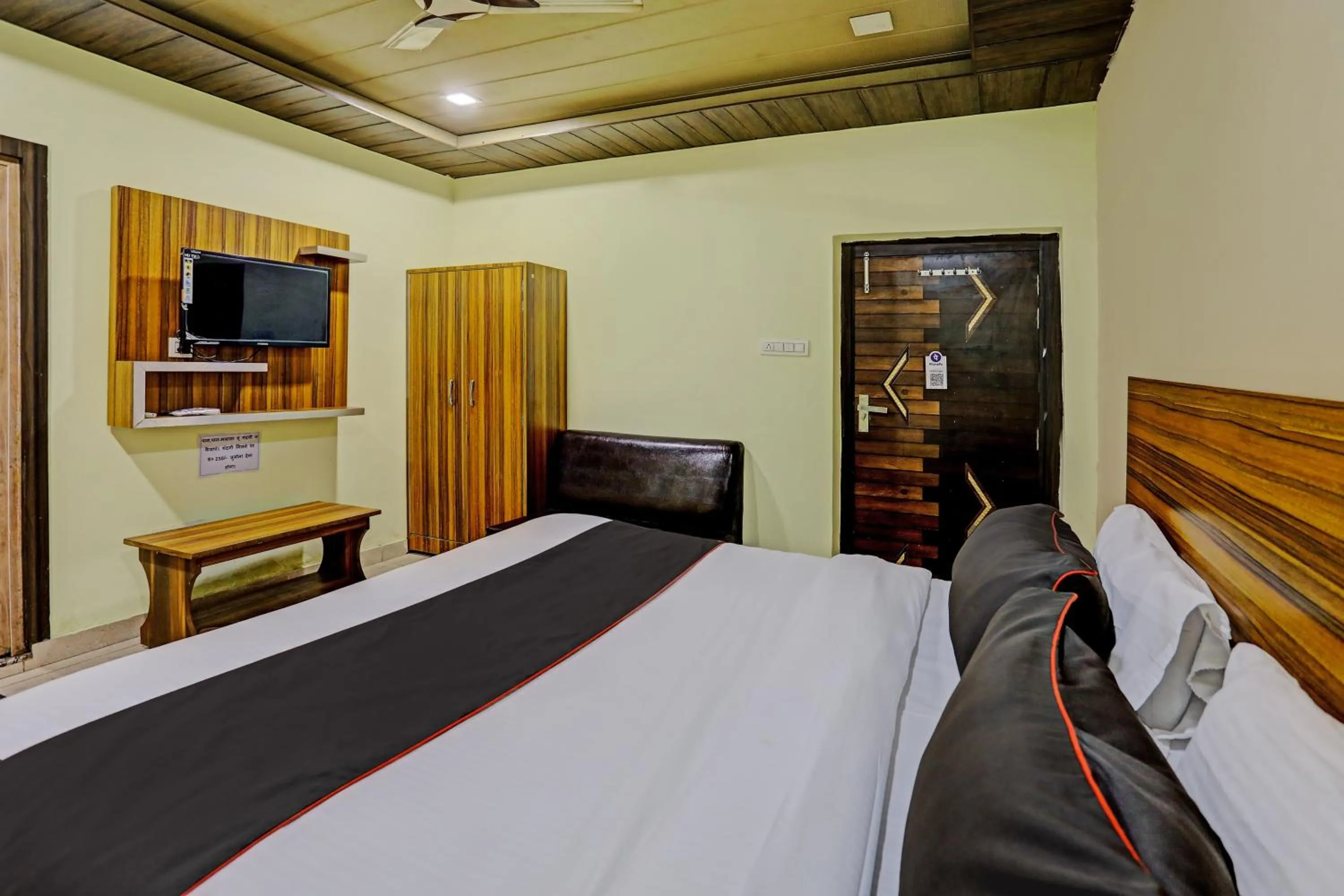 Facade/entrance, Bed in Hotel O by OYO Yatika Inn