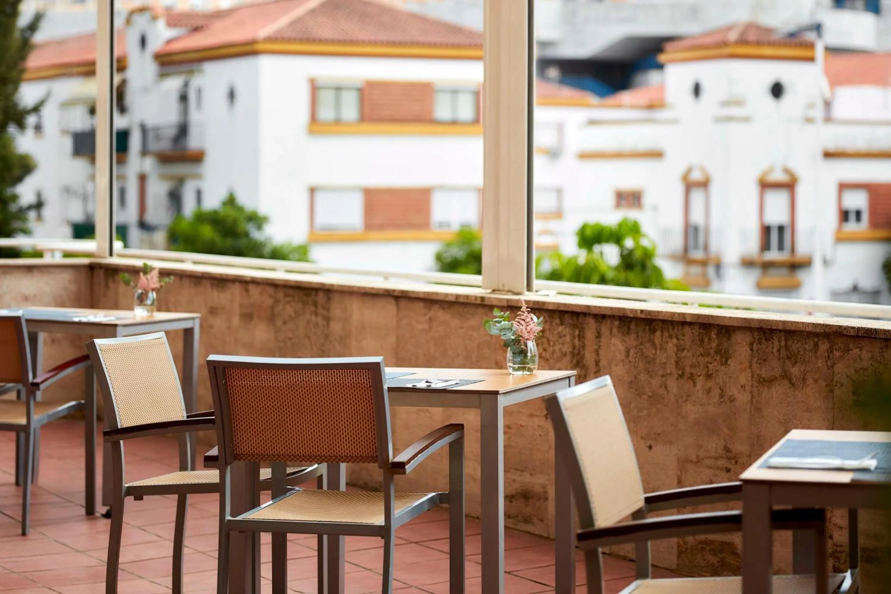 Restaurant/places to eat in NH Luz Huelva