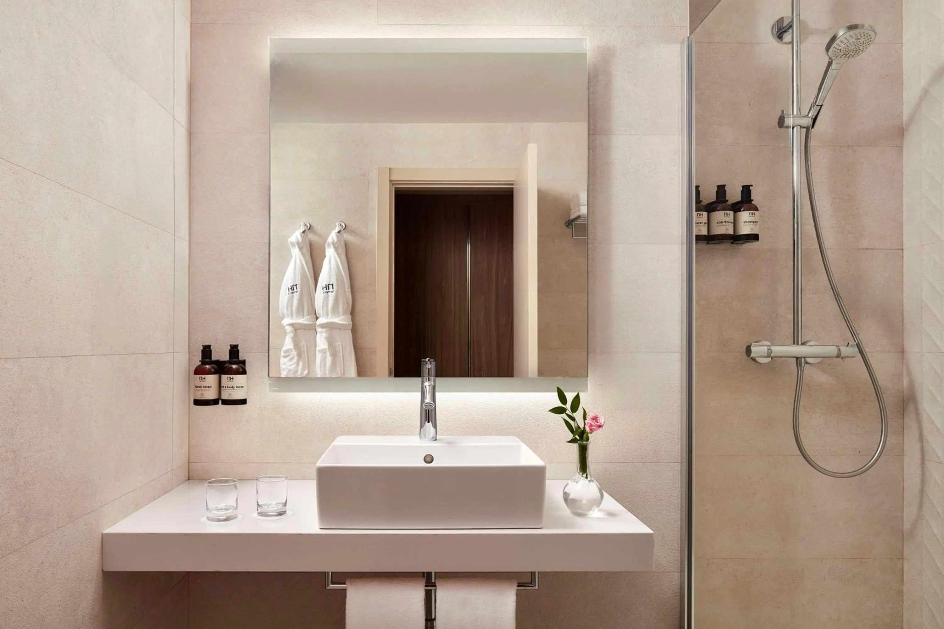 Bathroom in NH Luz Huelva