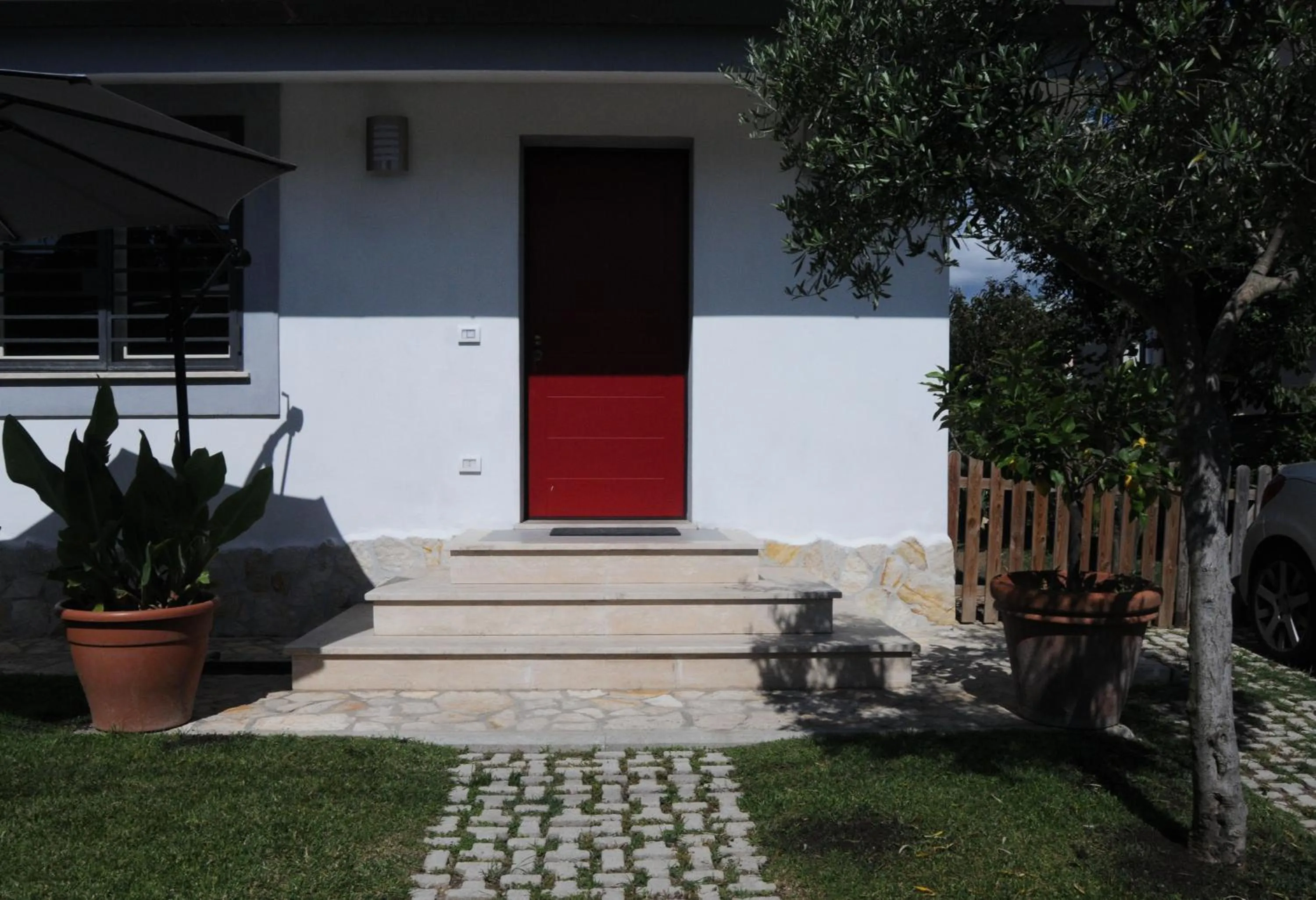 Facade/entrance in Gens Mundi B&B