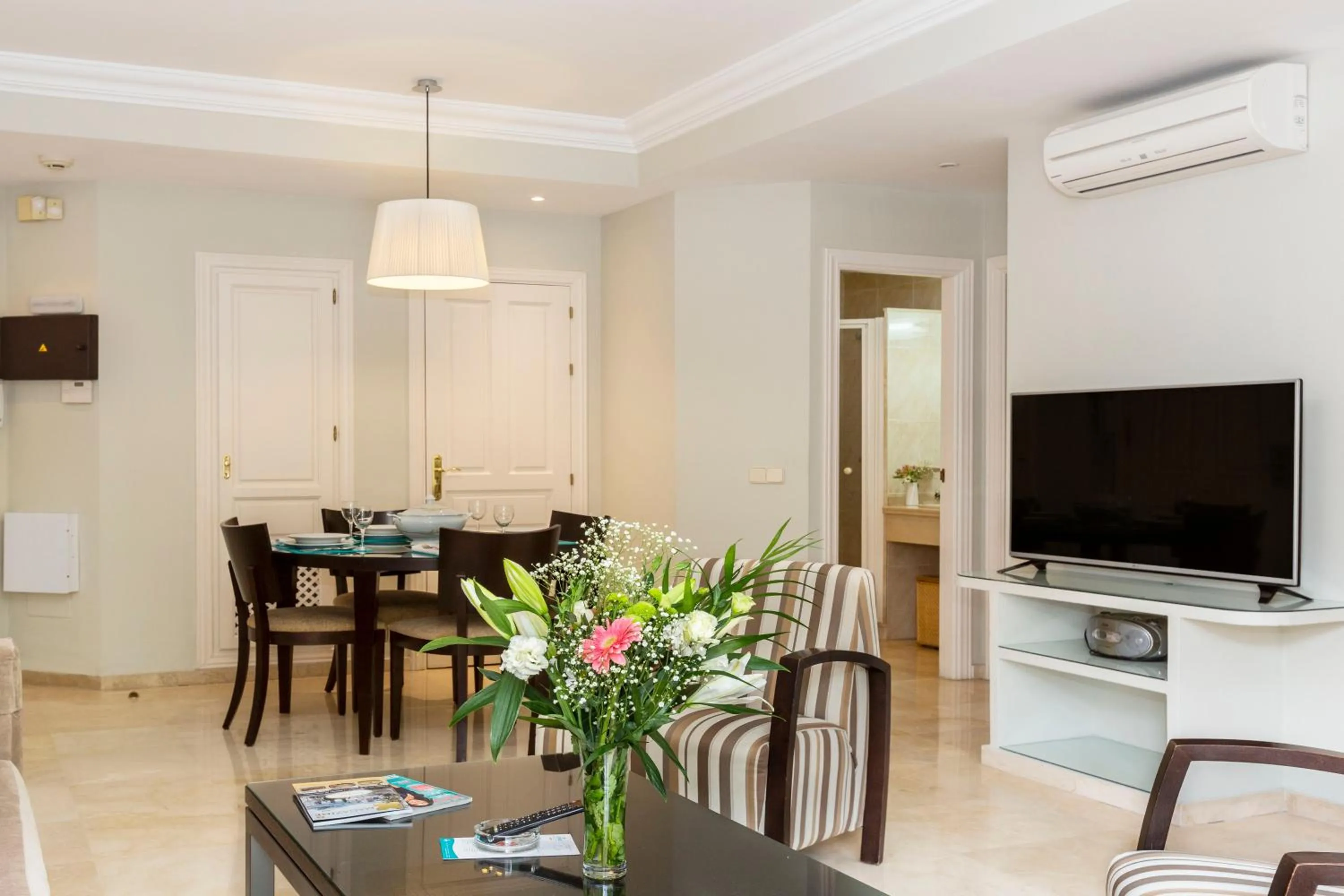 TV and multimedia in Ona Alanda Club Marbella