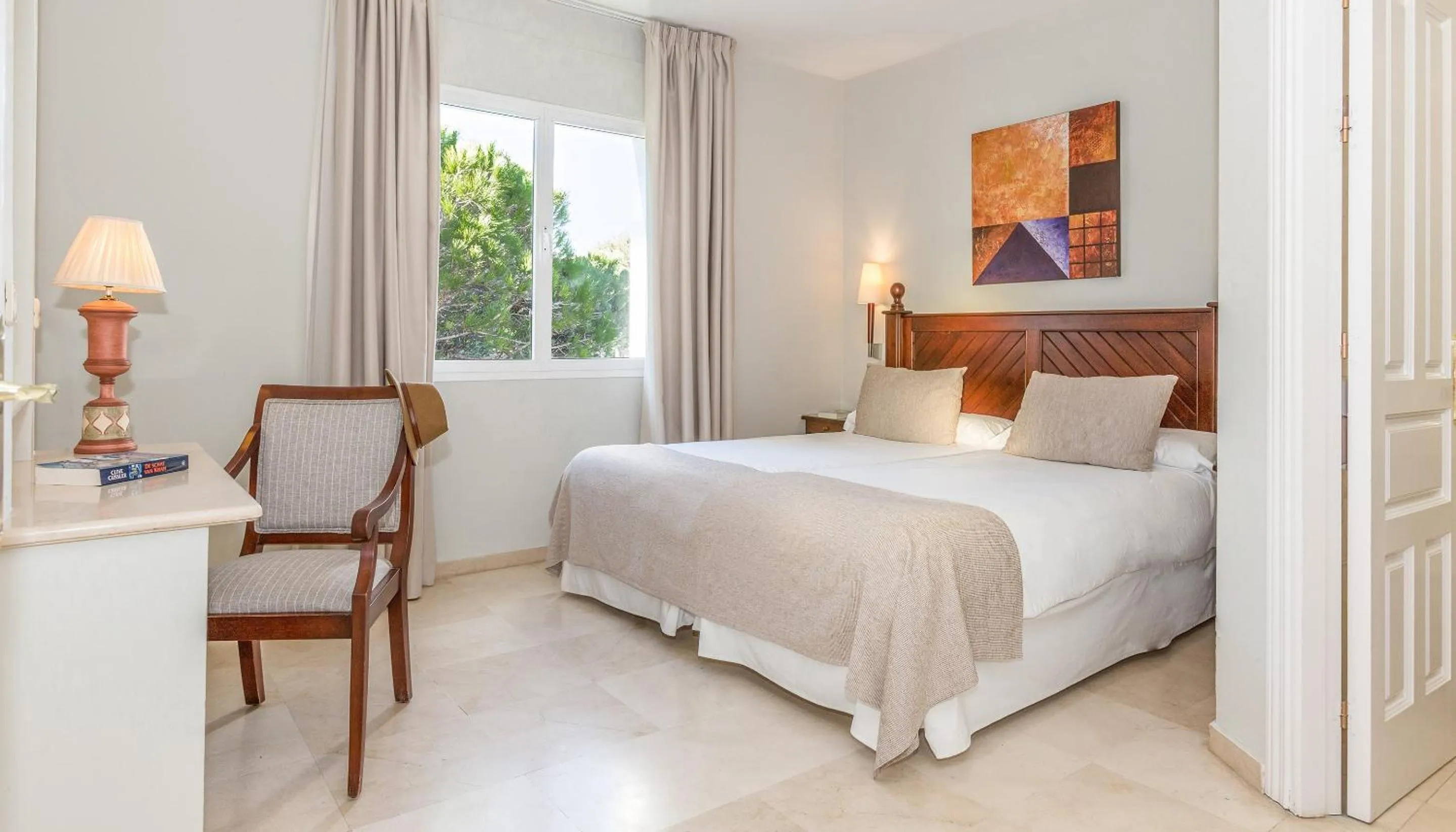 Bed in Ona Alanda Club Marbella