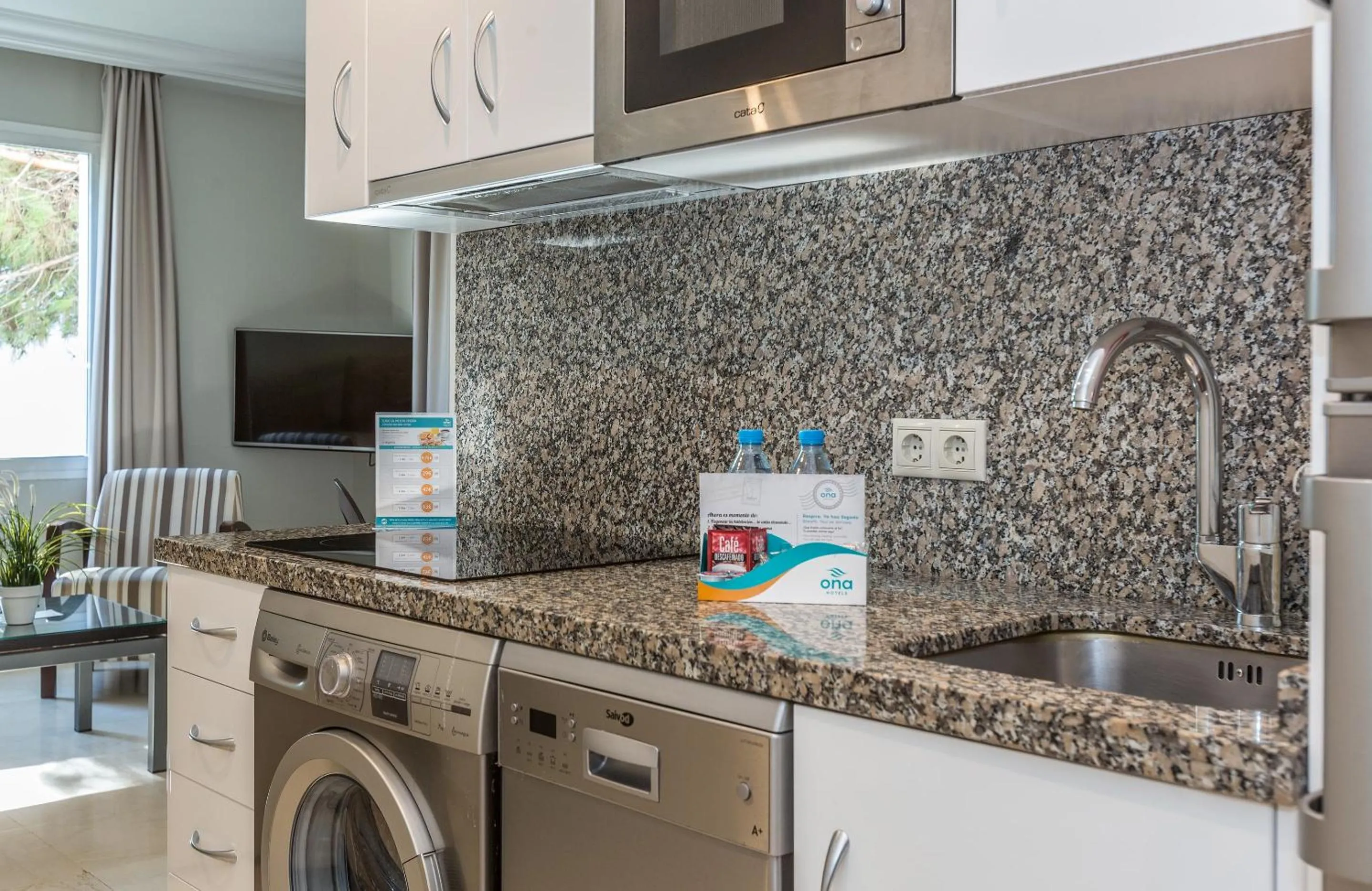 Kitchen or kitchenette in Ona Alanda Club Marbella