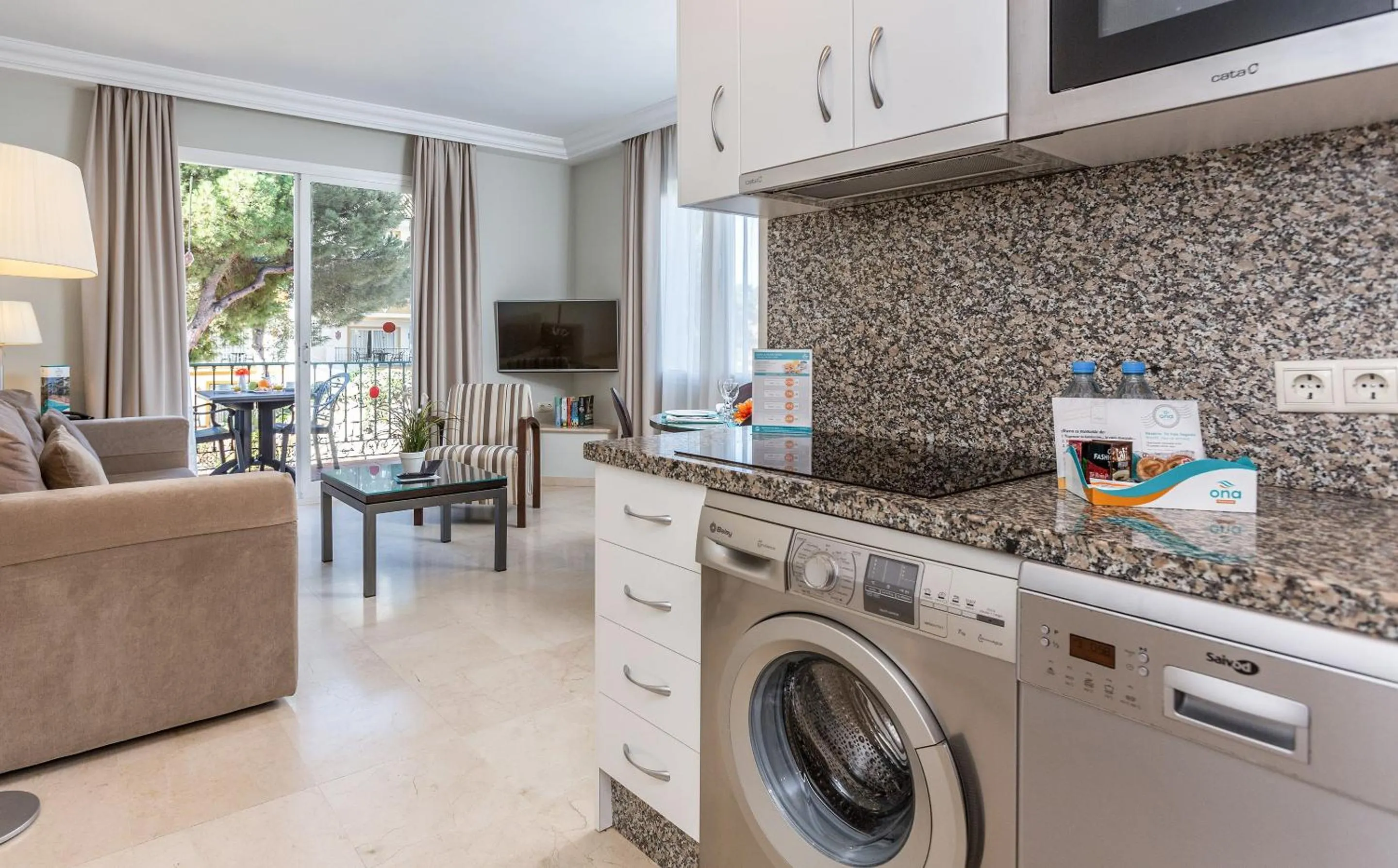 Kitchen or kitchenette in Ona Alanda Club Marbella