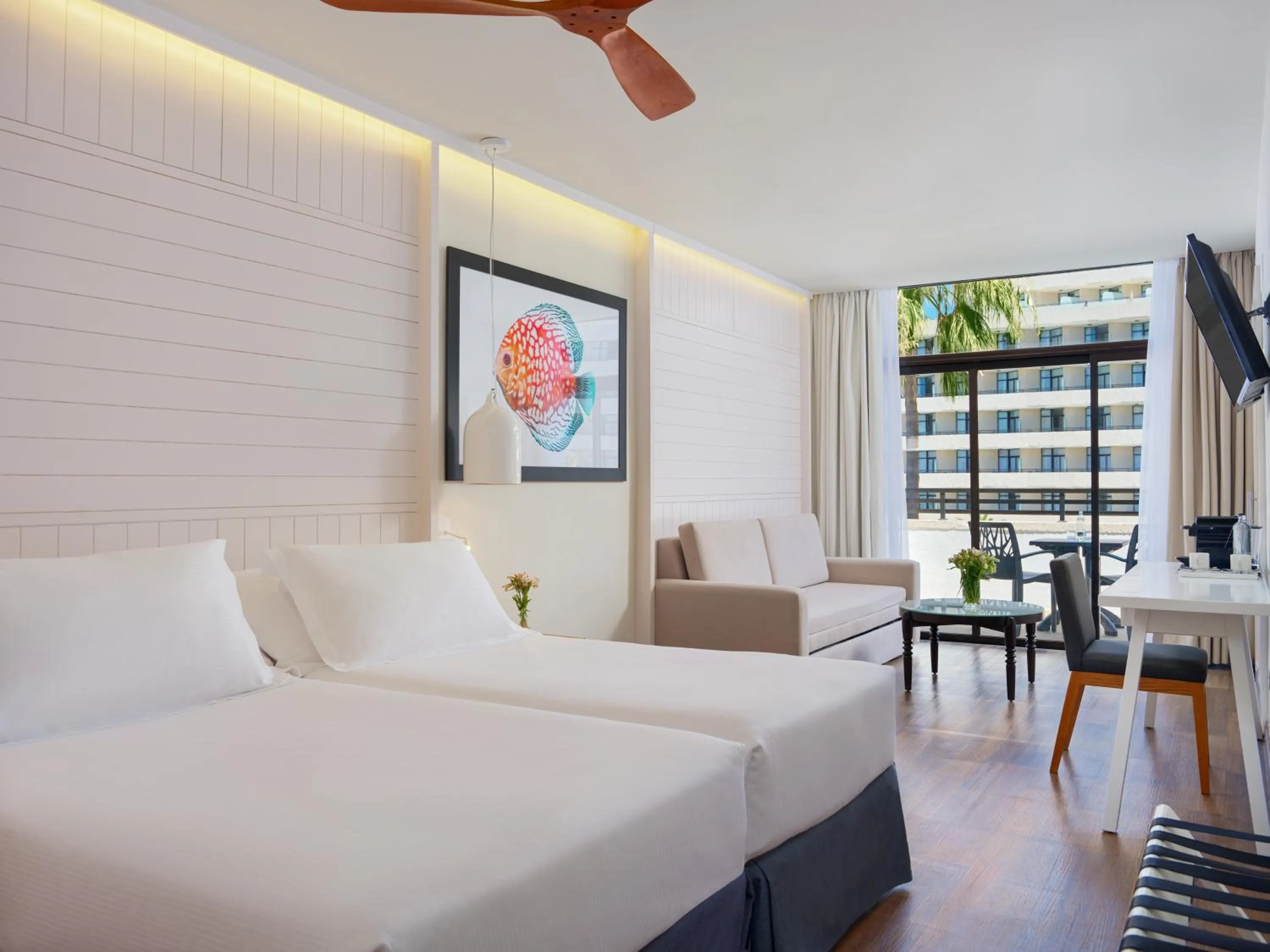 Bedroom, Bed in H10 Conquistador