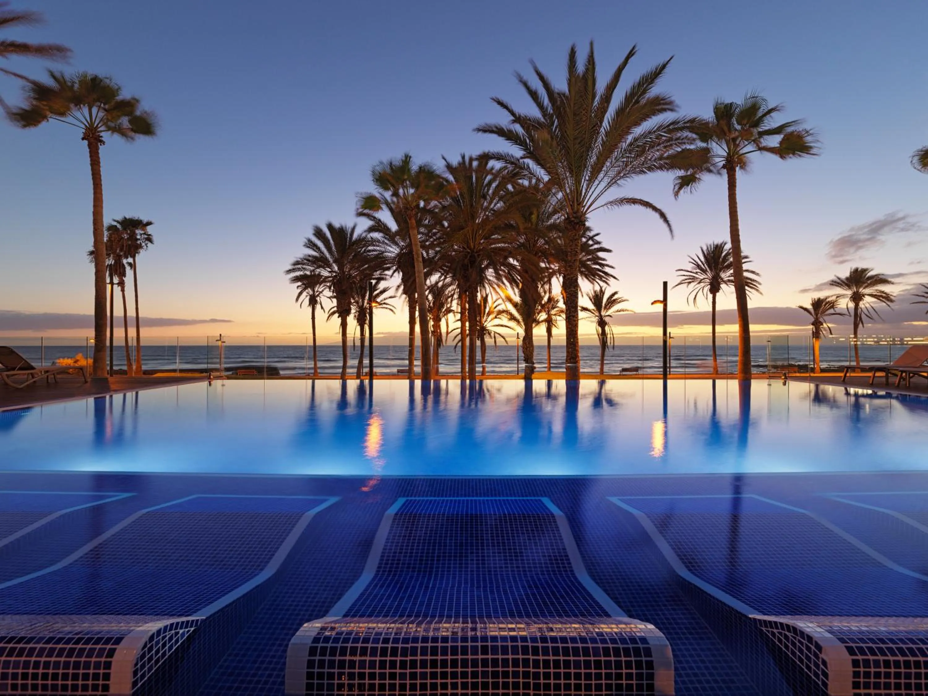 Swimming pool in H10 Conquistador