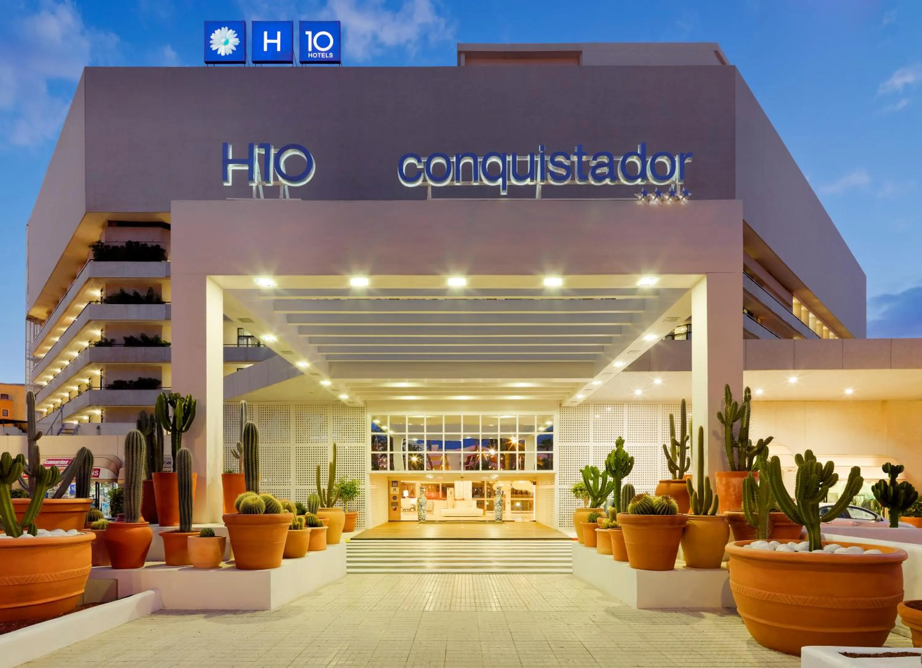 Facade/entrance in H10 Conquistador