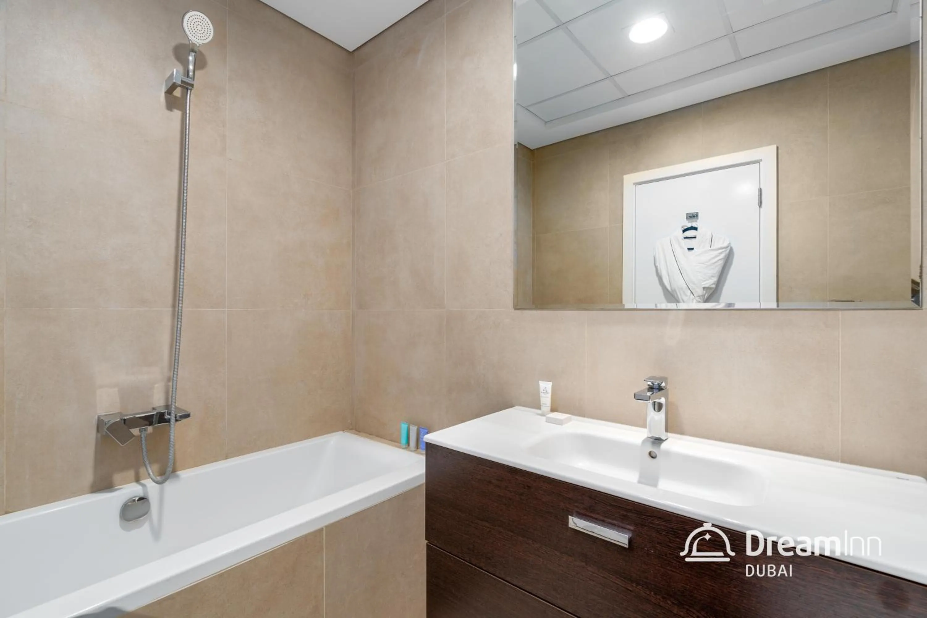 Bathroom in Dream Inn Apartments - Marina Arcade Tower