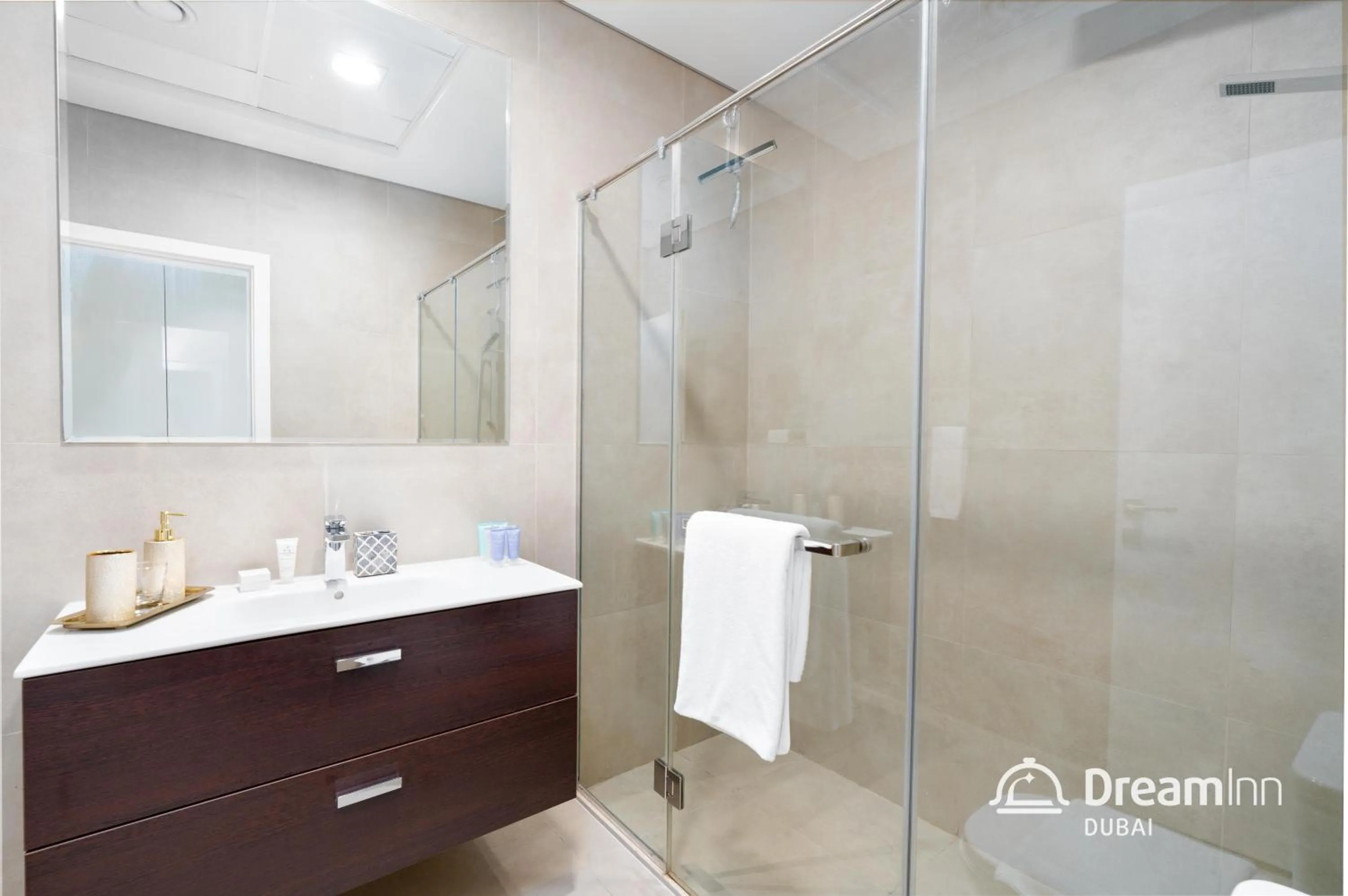 Bathroom in Dream Inn Apartments - Marina Arcade Tower