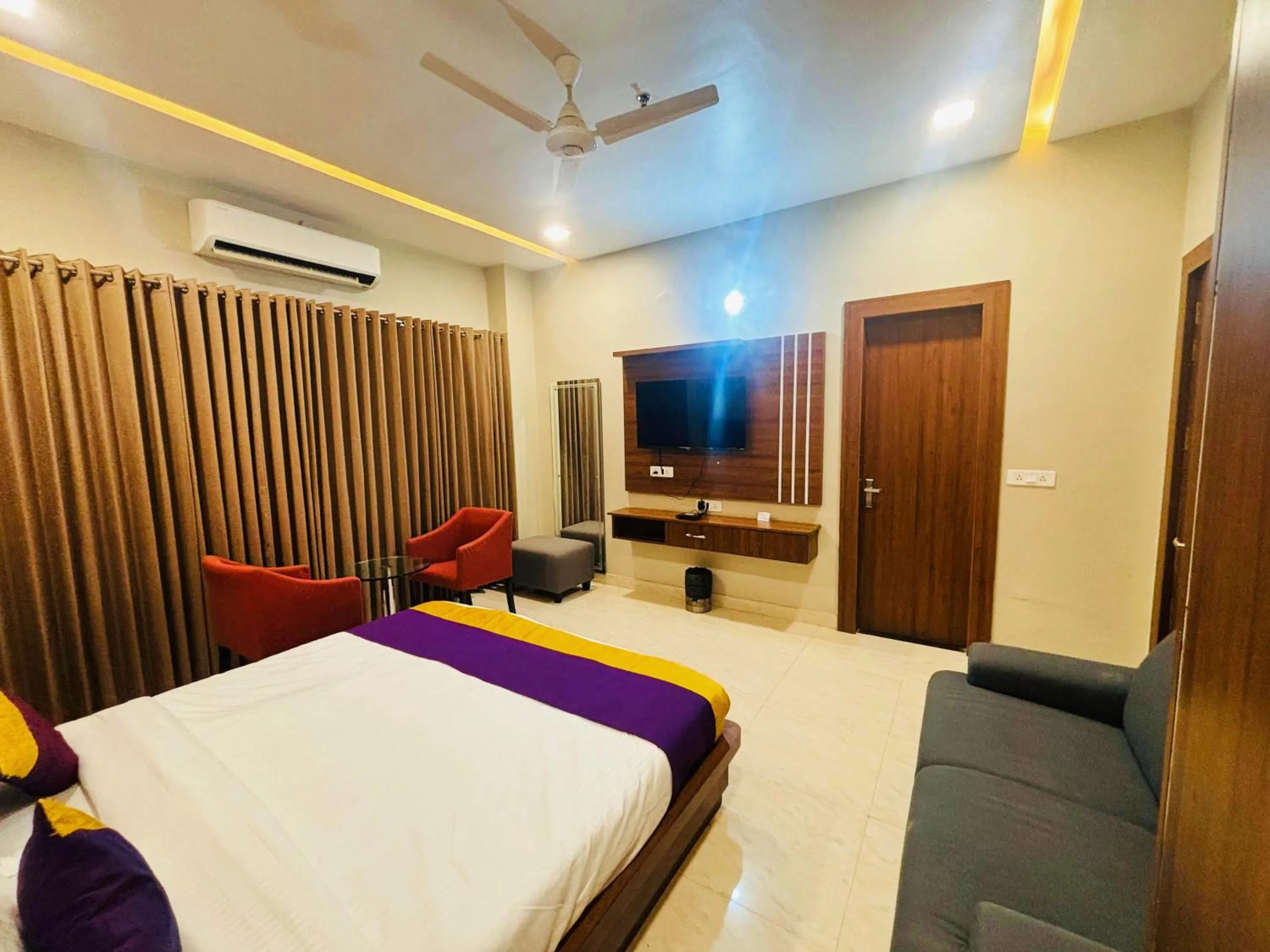 Bed in Vinn Amar Vilas by Vesta