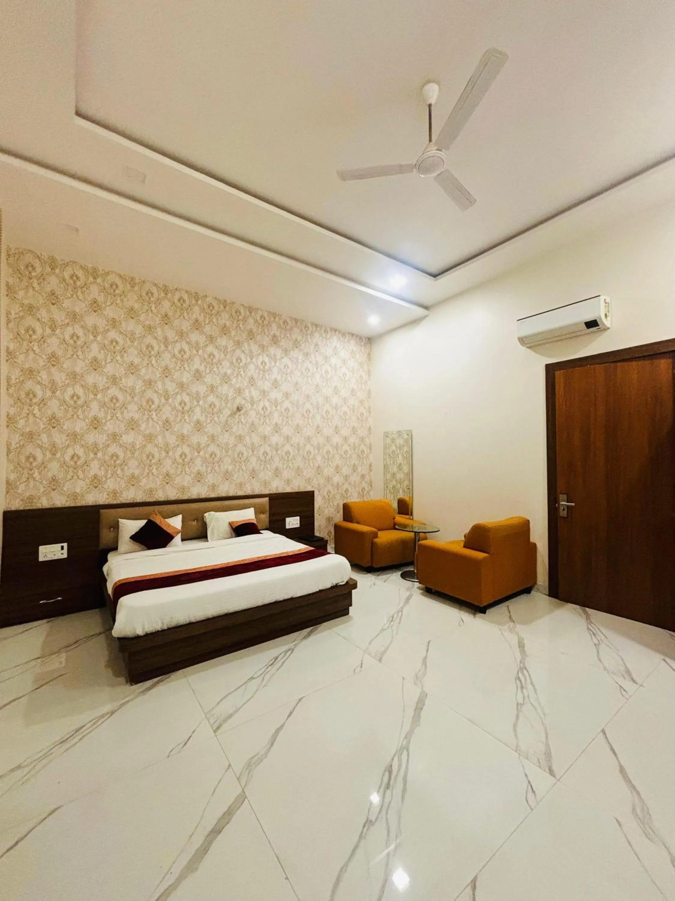 Bed in Vinn Amar Vilas by Vesta