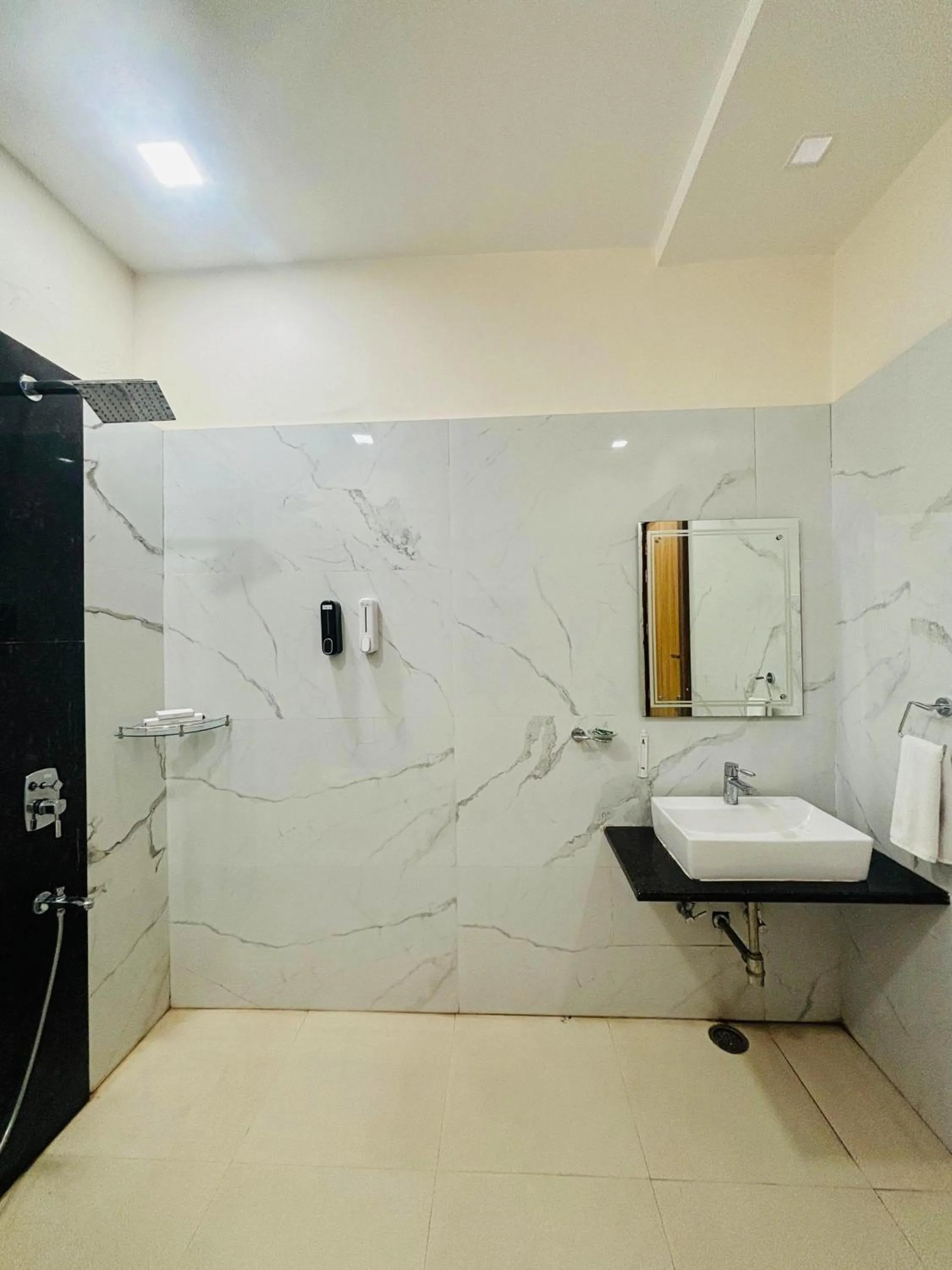 Shower in Vinn Amar Vilas by Vesta