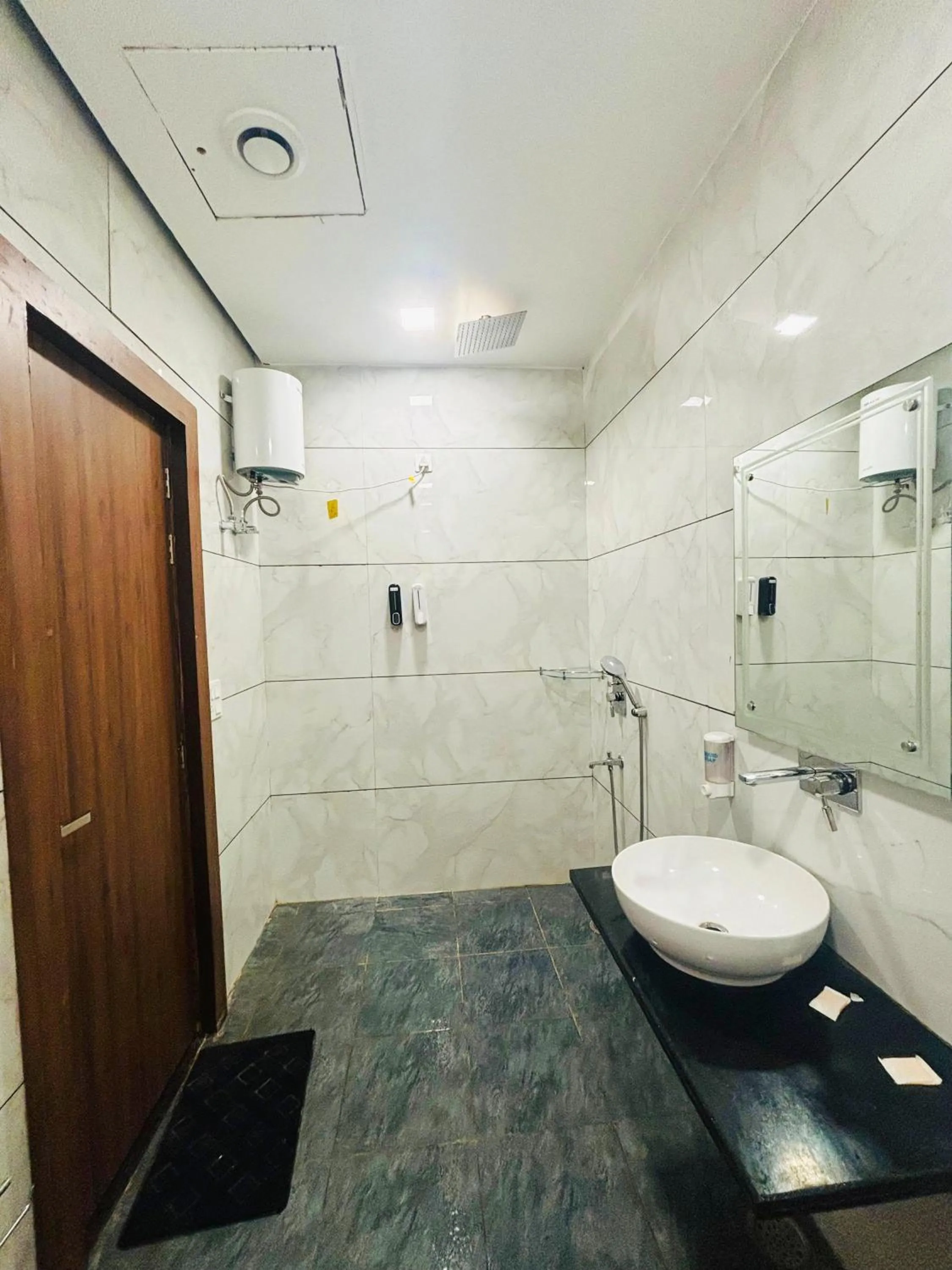 Bathroom in Vinn Amar Vilas by Vesta