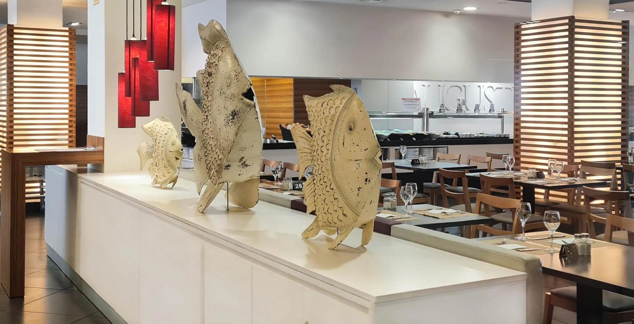 Restaurant/places to eat in Hotel Augustus