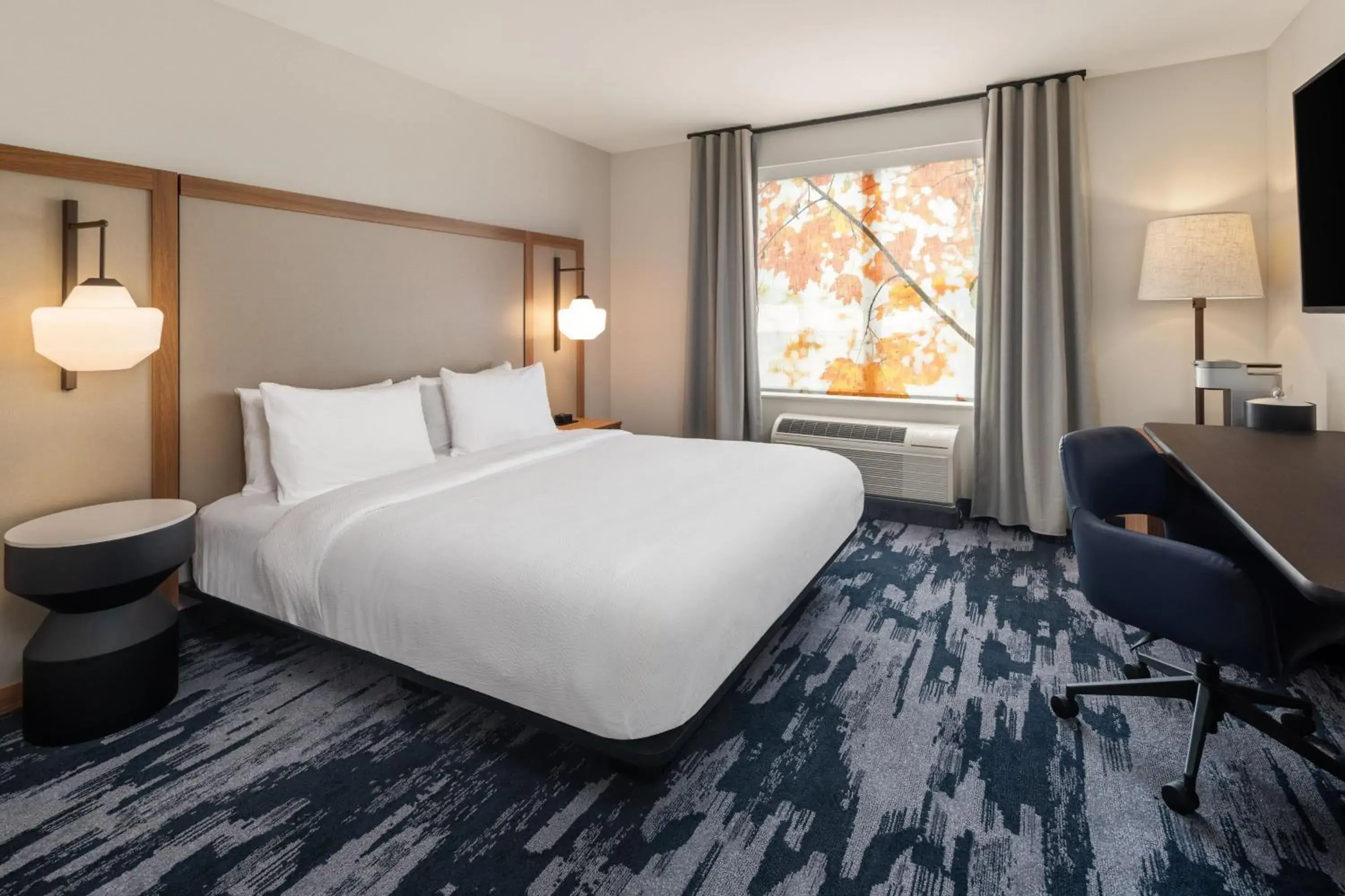 King Room in Fairfield by Marriott Inn & Suites Yankton King Room in Fairfield by Marriott Inn & Suites Yankton