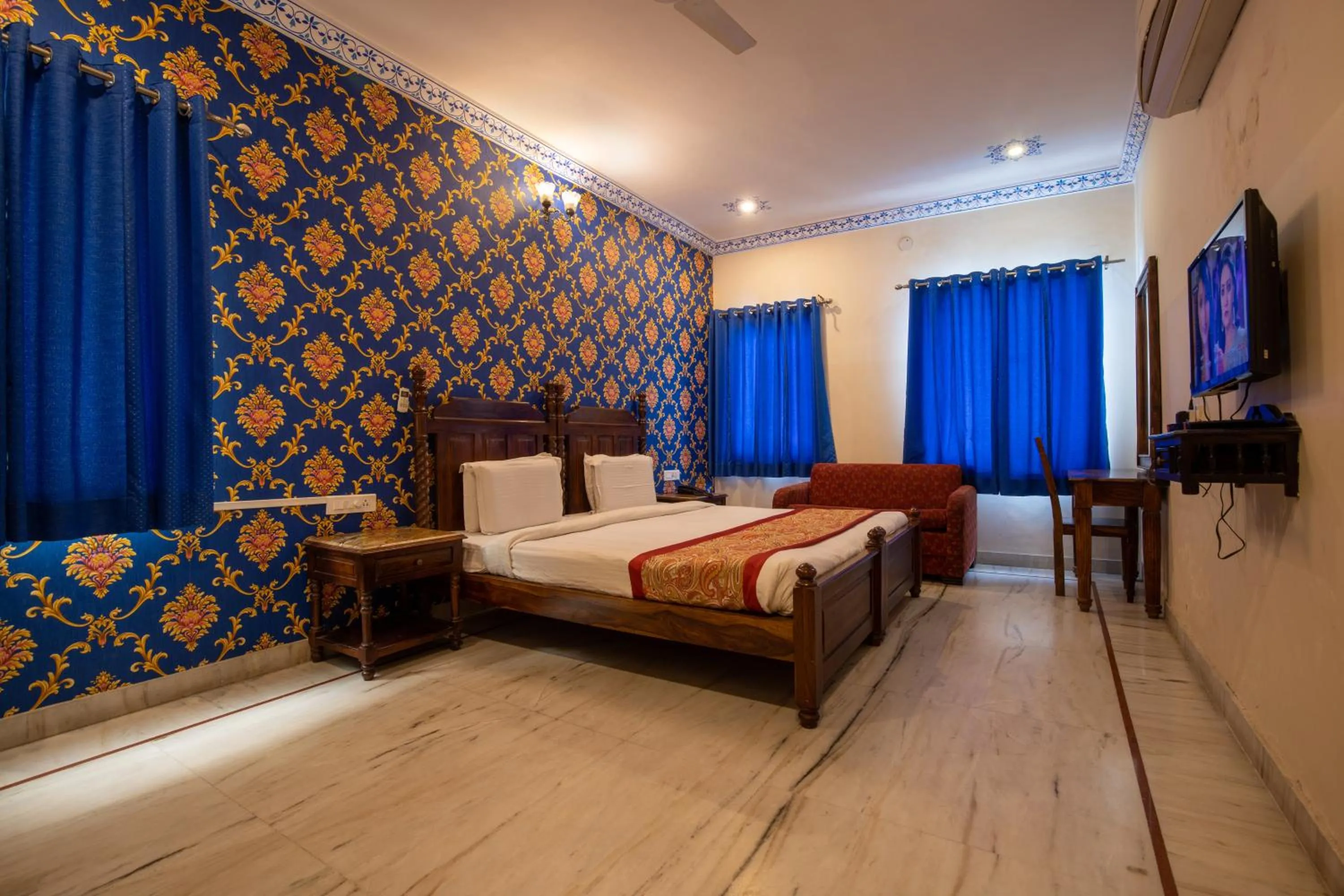 Bed in Hotel Royal Pratap Niwas