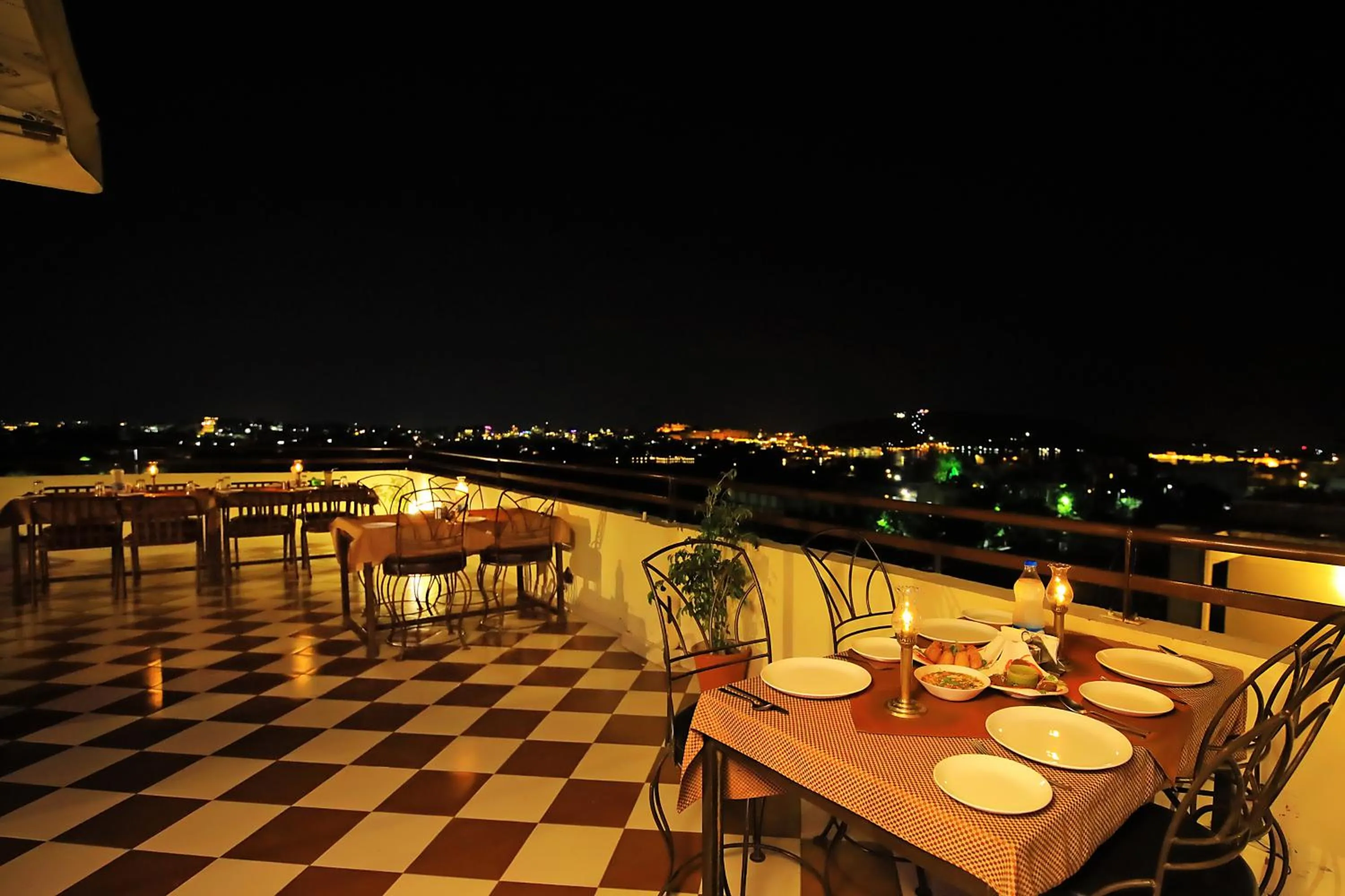 Restaurant/Places to Eat in Hotel Royal Pratap Niwas