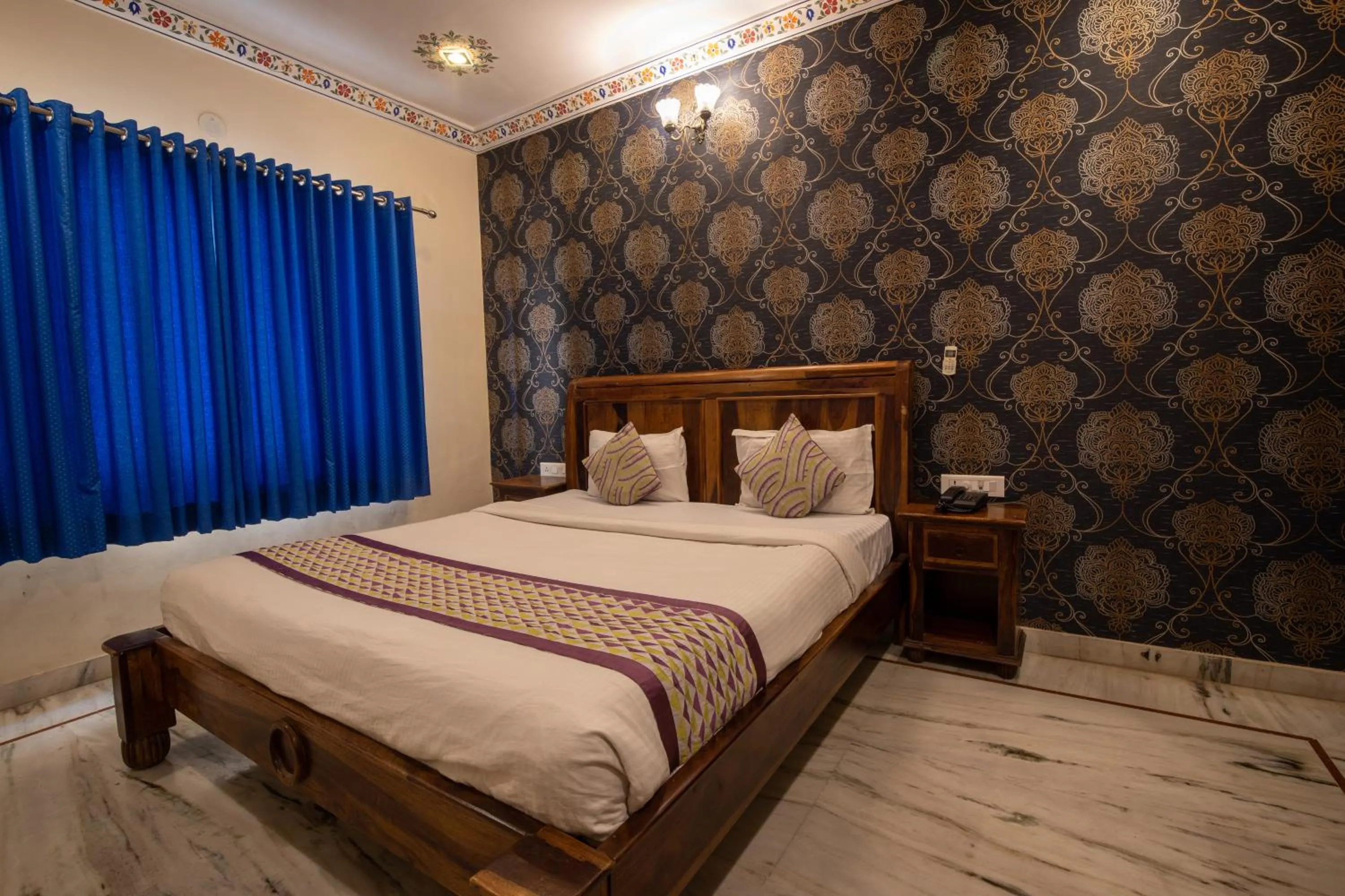 Bed in Hotel Royal Pratap Niwas