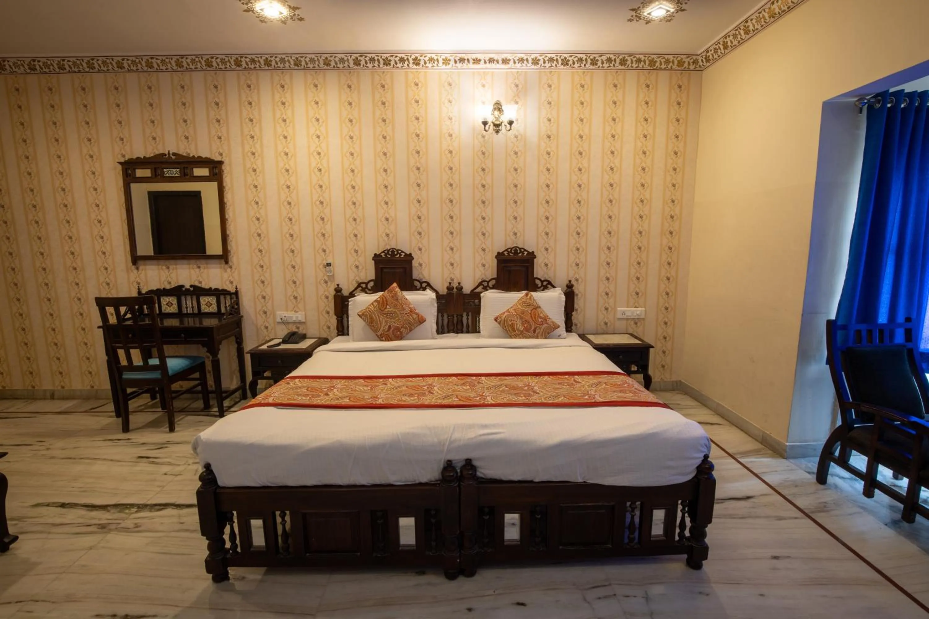 Bed in Hotel Royal Pratap Niwas