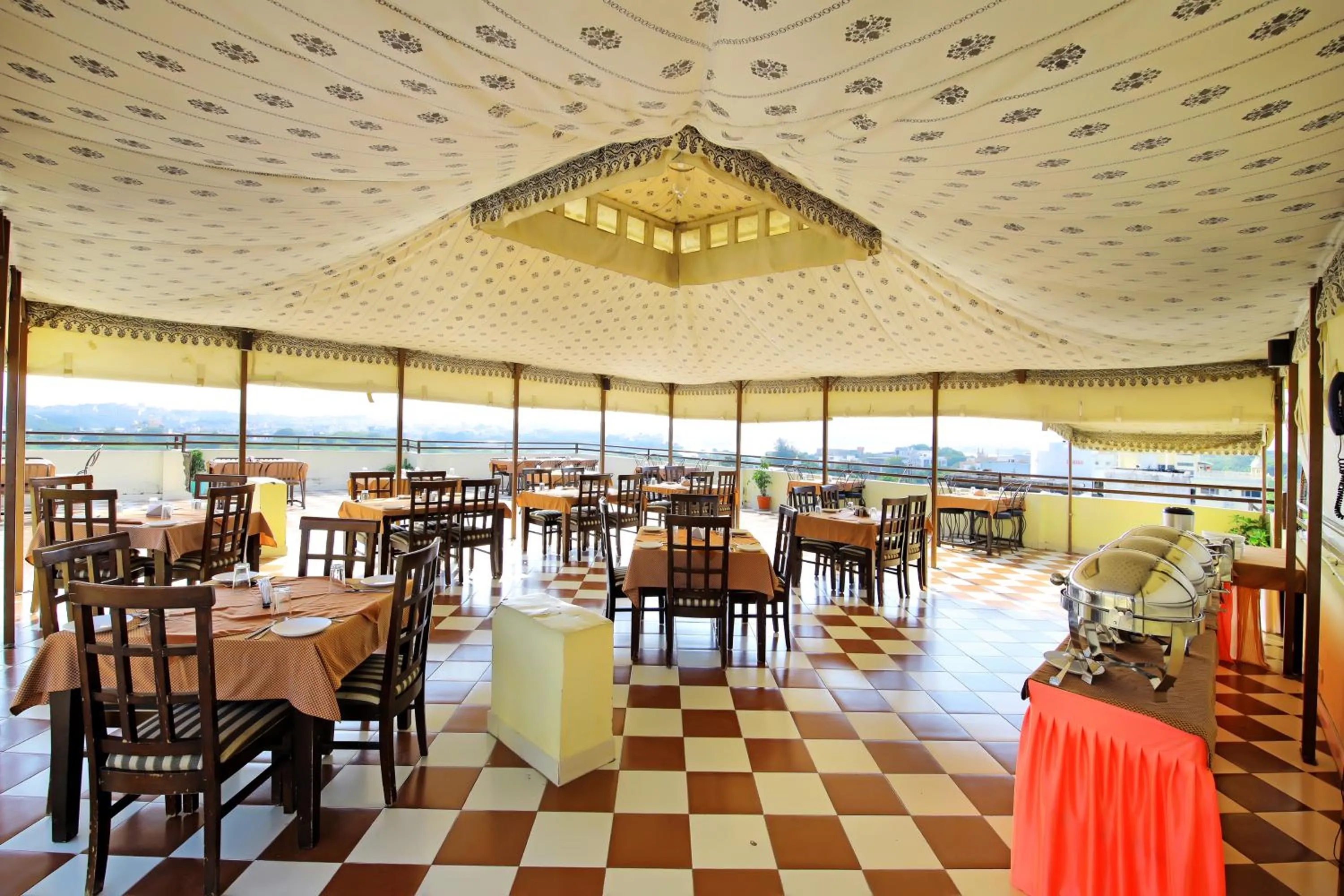 Restaurant/Places to Eat in Hotel Royal Pratap Niwas