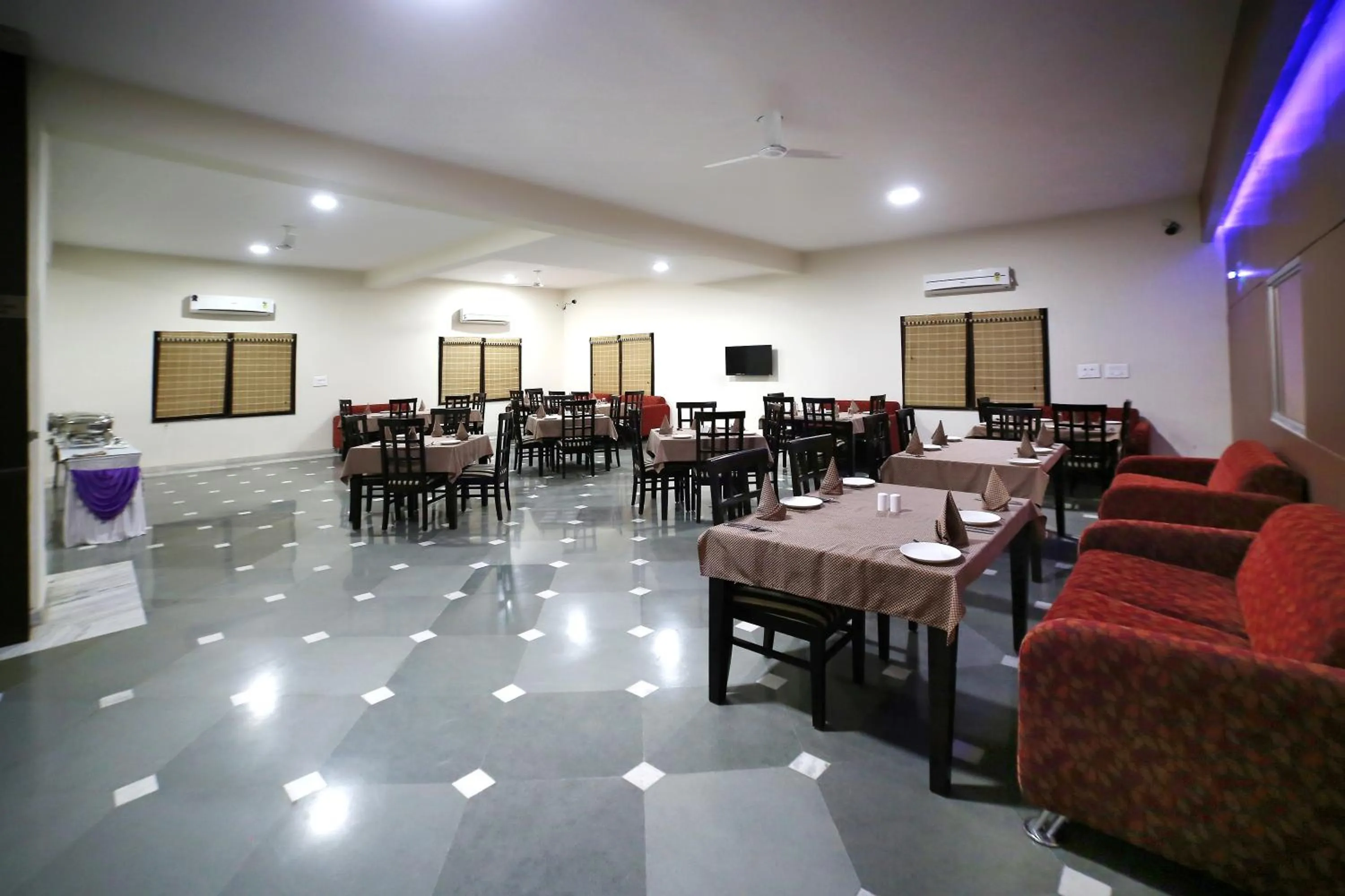 Restaurant/Places to Eat in Hotel Royal Pratap Niwas