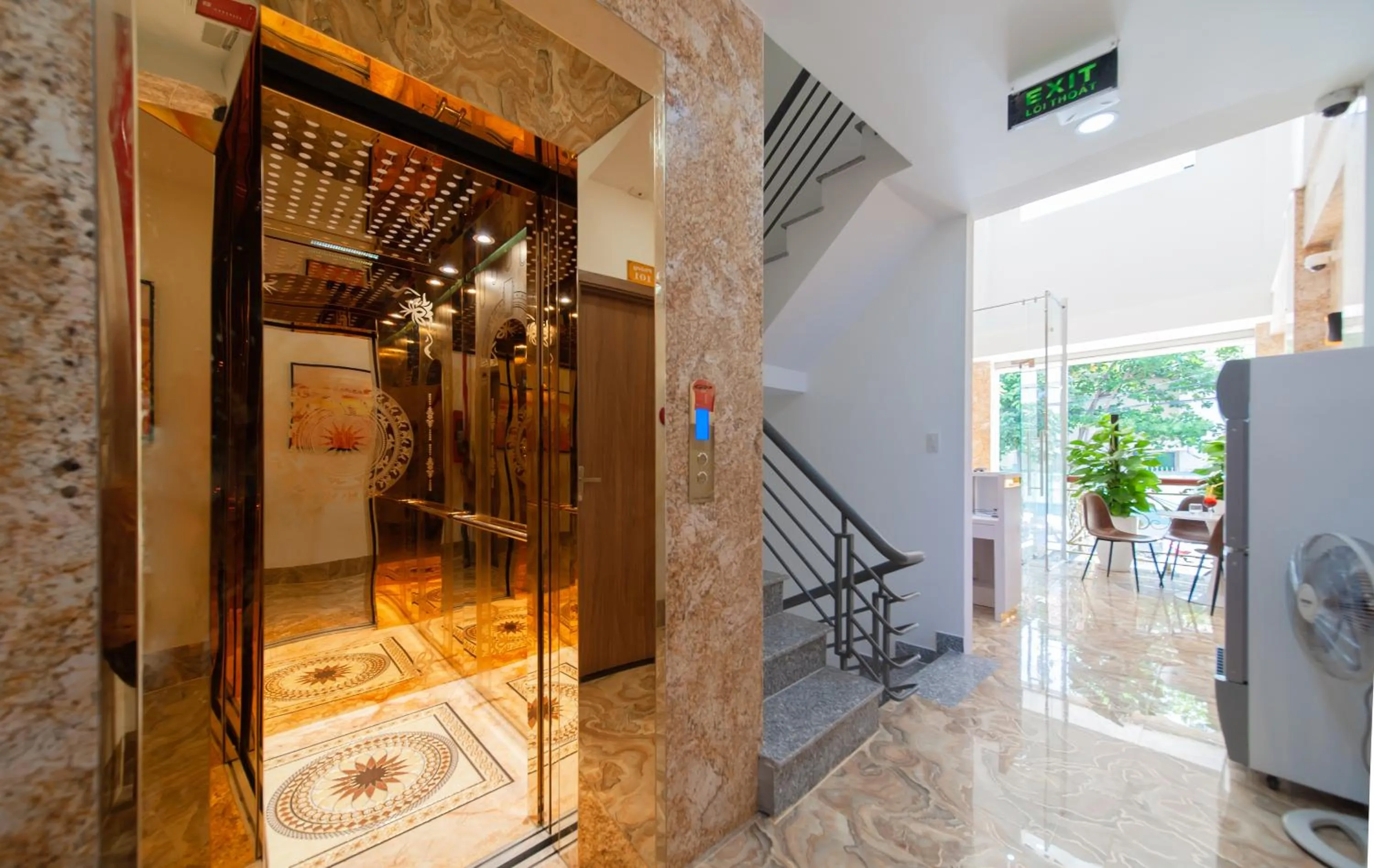 elevator in Uy Dương Hotel & Apartment - Nha Trang