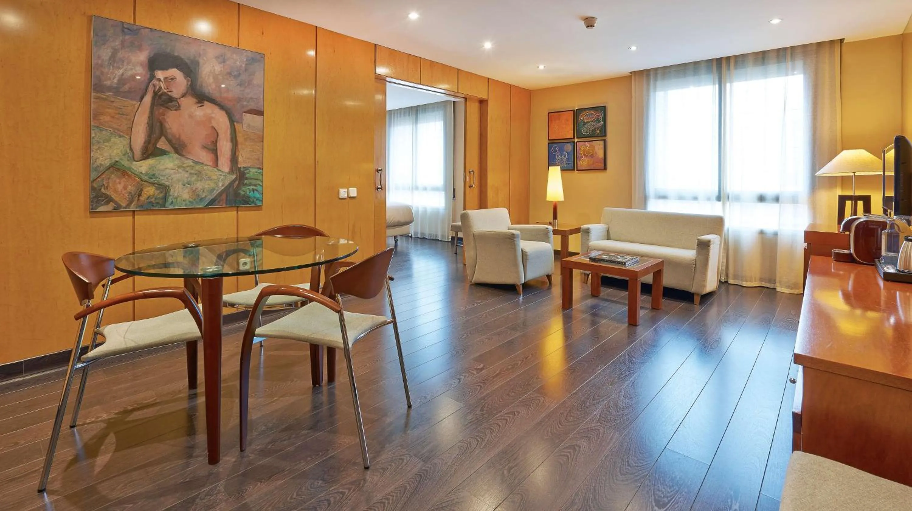 Photo of the whole room in NH Lleida Pirineos