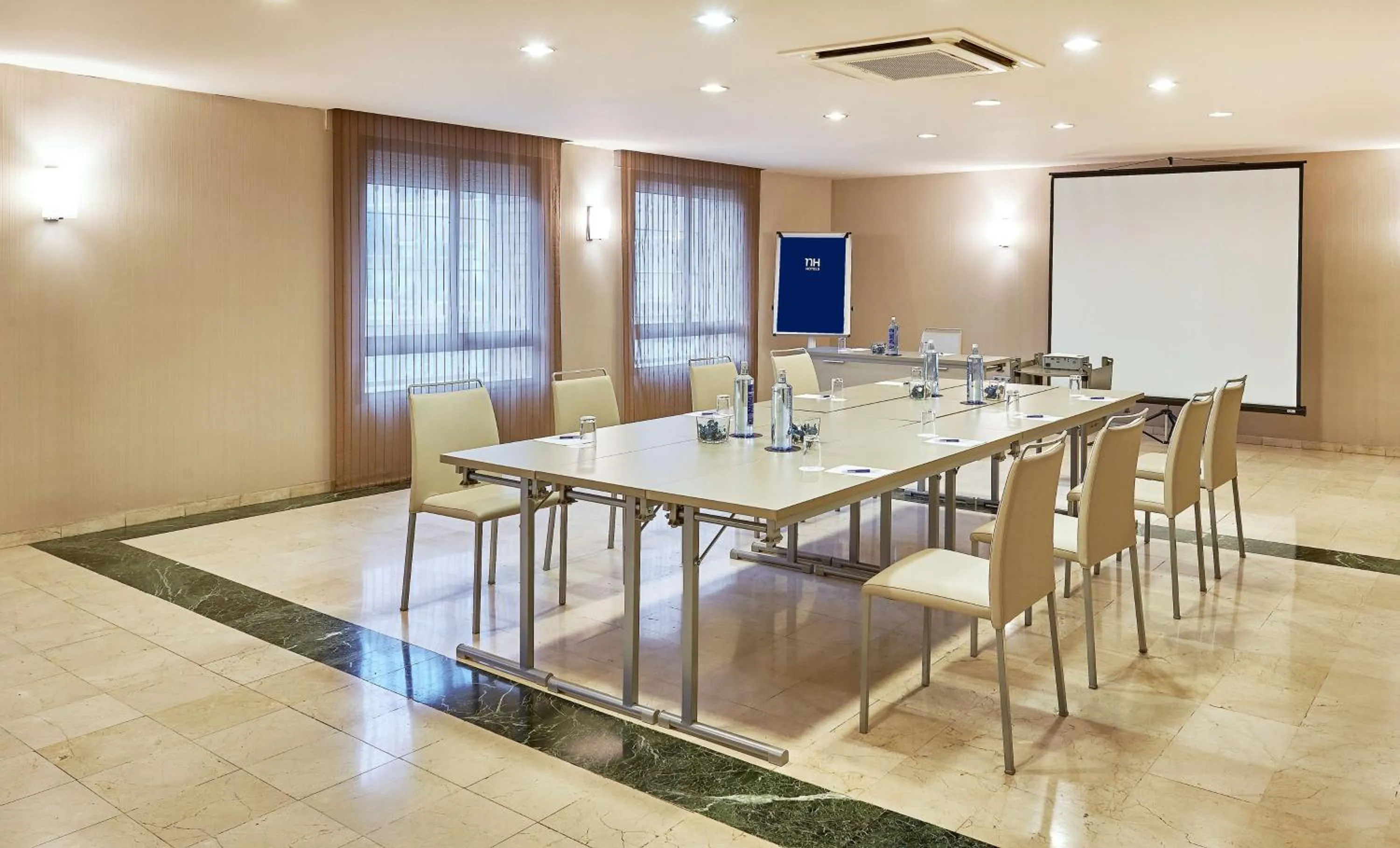 Meeting/conference room in NH Lleida Pirineos