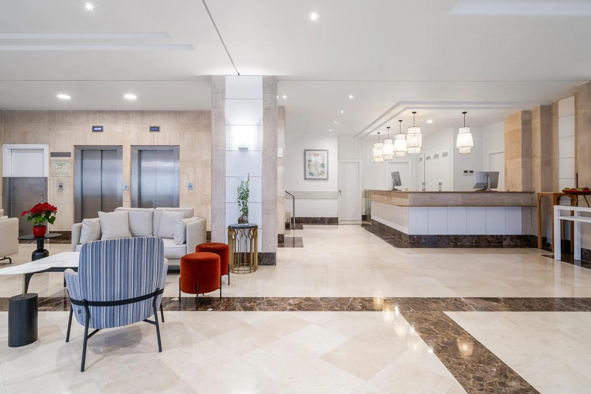 Lobby or reception in Exe Pozuelo