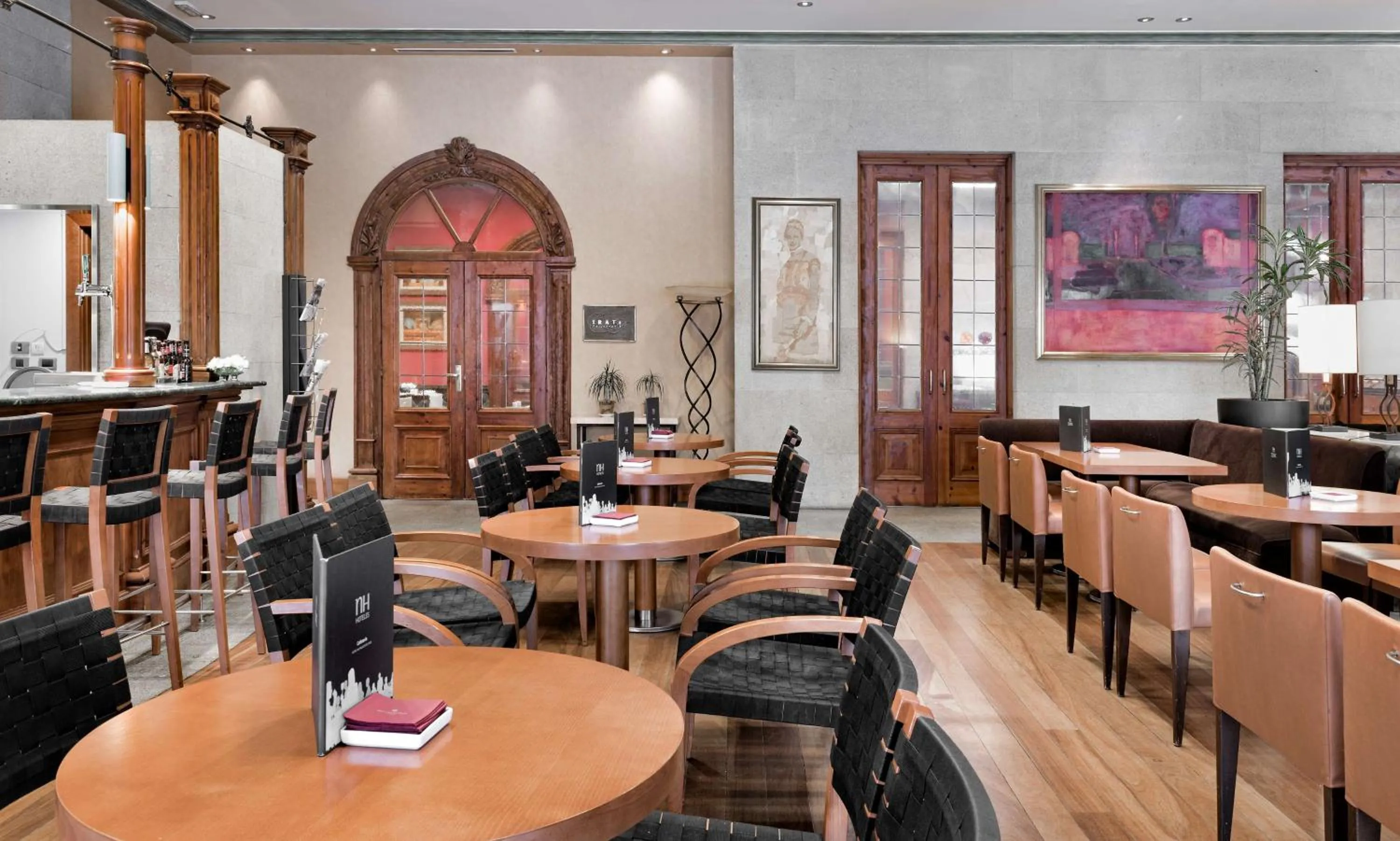 Lounge or bar in NH Collection Vigo