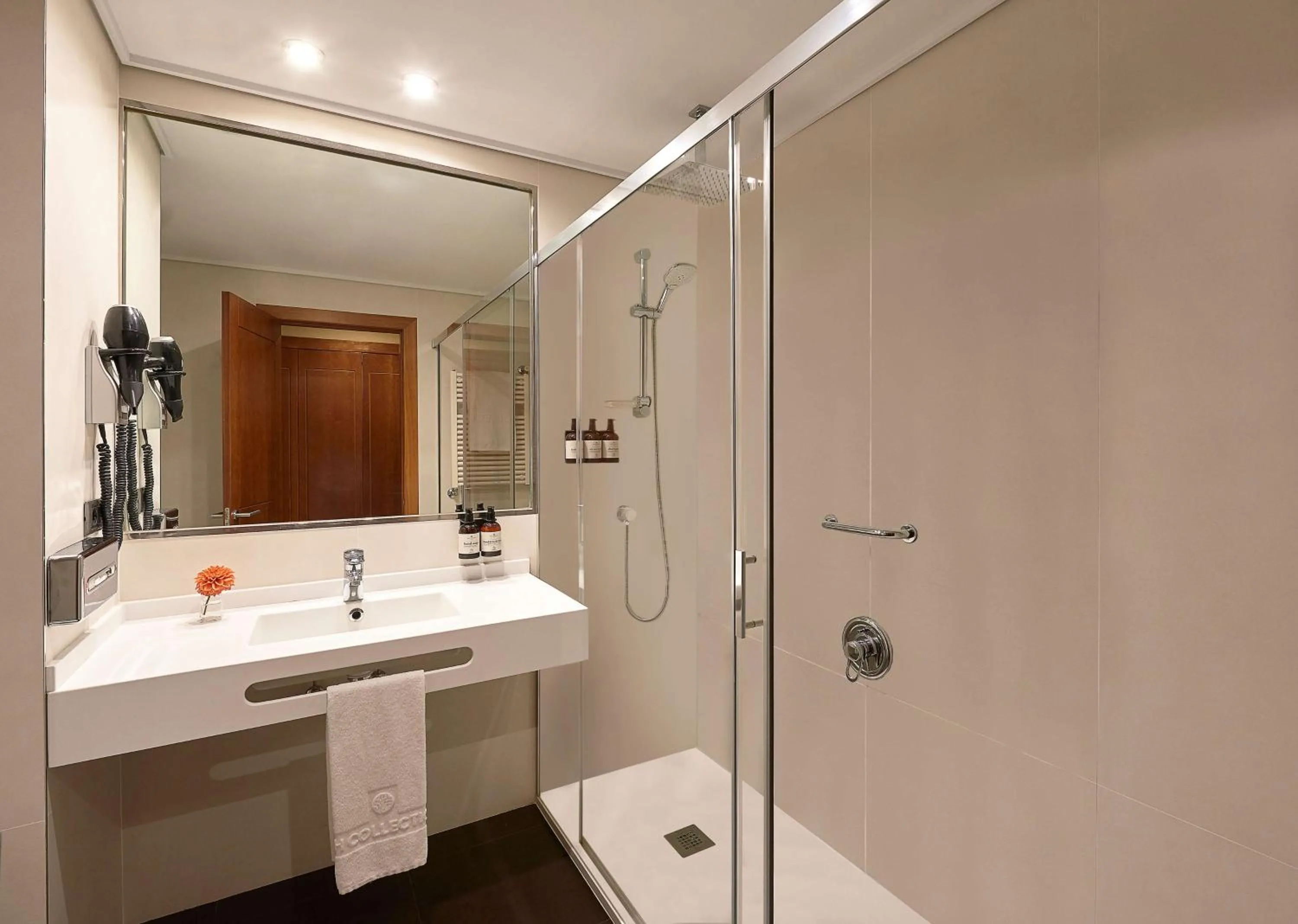 Bathroom in NH Collection Vigo