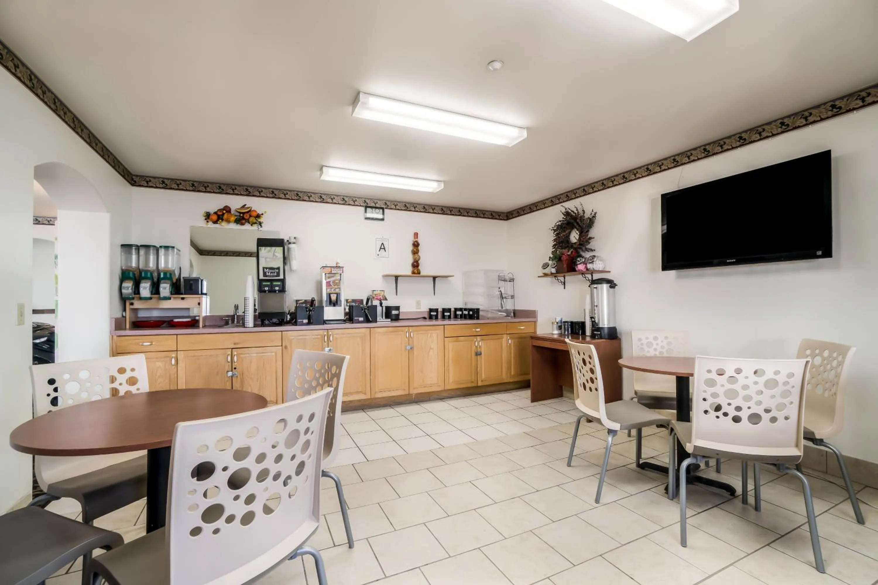 Dining area in Americas Best Value Inn Green River