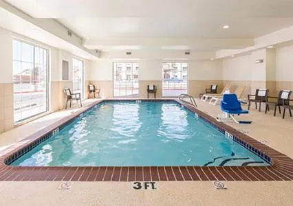 Swimming pool in Comfort Inn Midland South I-20