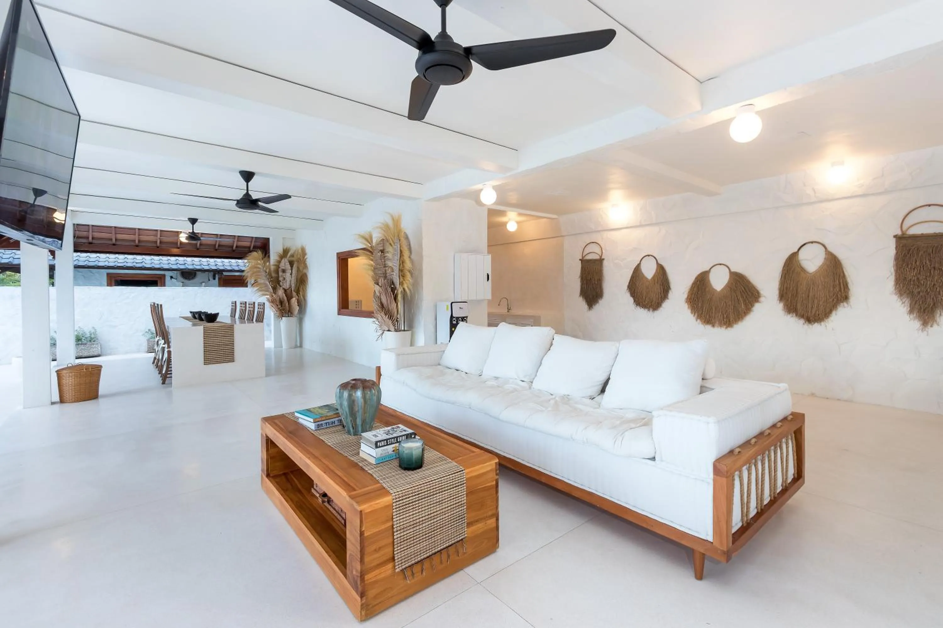 Communal lounge/ TV room in Kanna Seafront Estate Tulamben