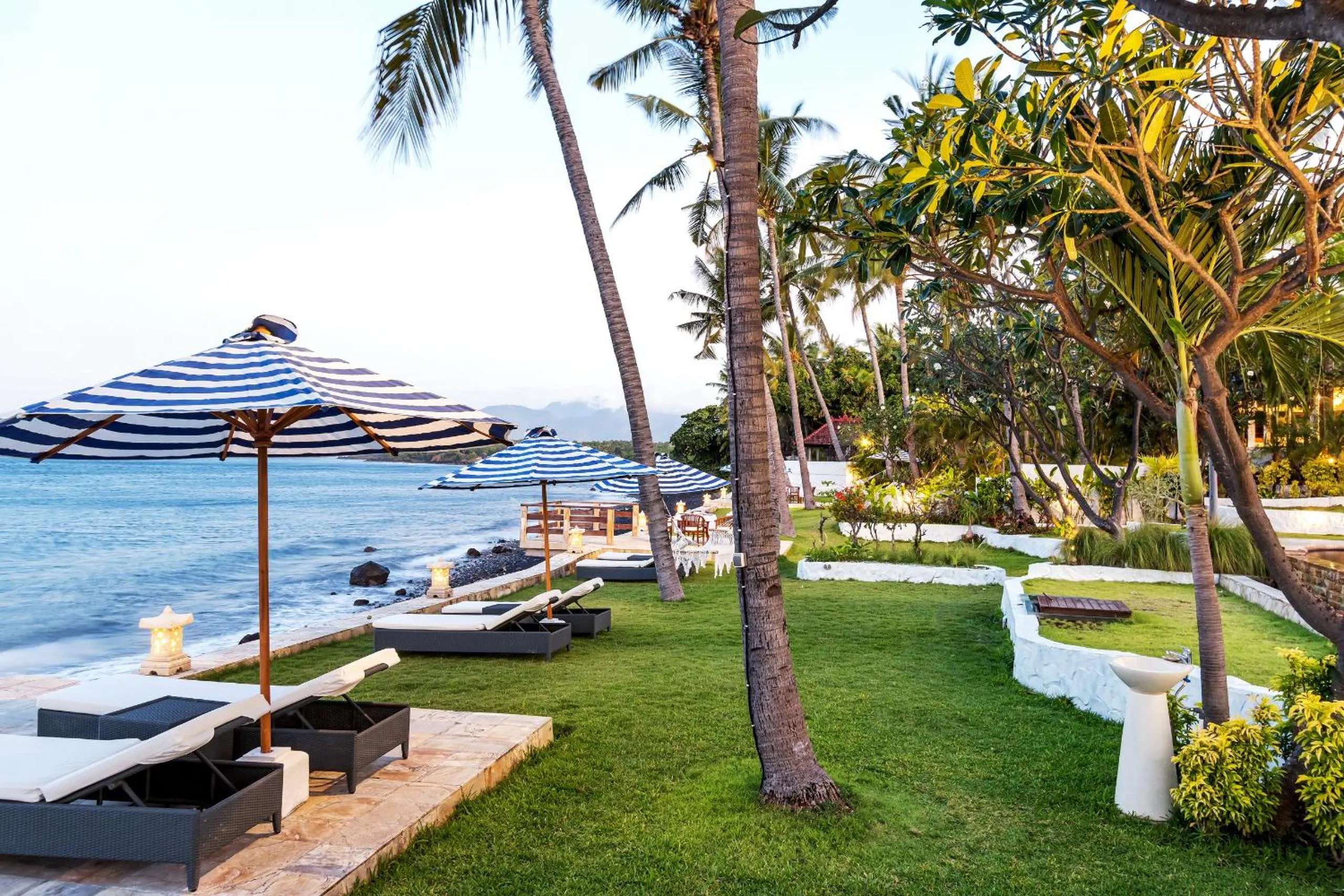 Beach in Kanna Seafront Estate Tulamben