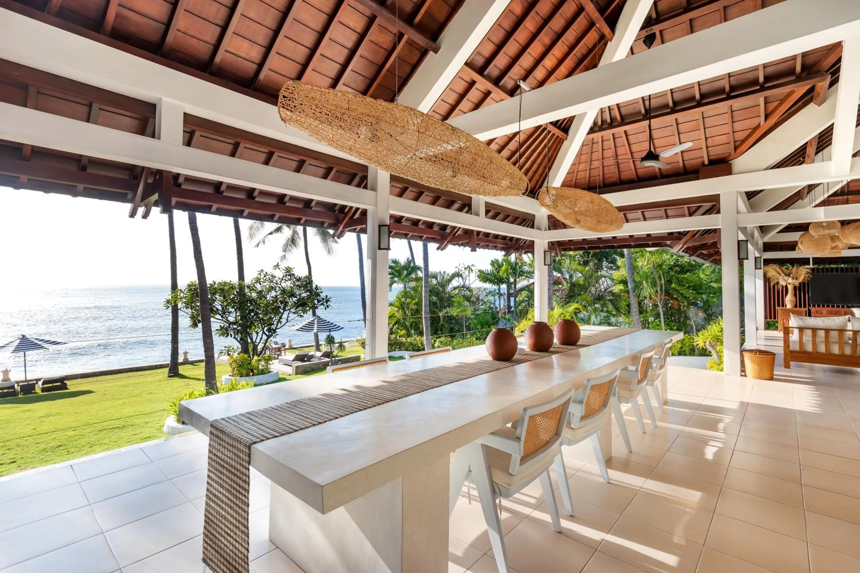 Day in Kanna Seafront Estate Tulamben