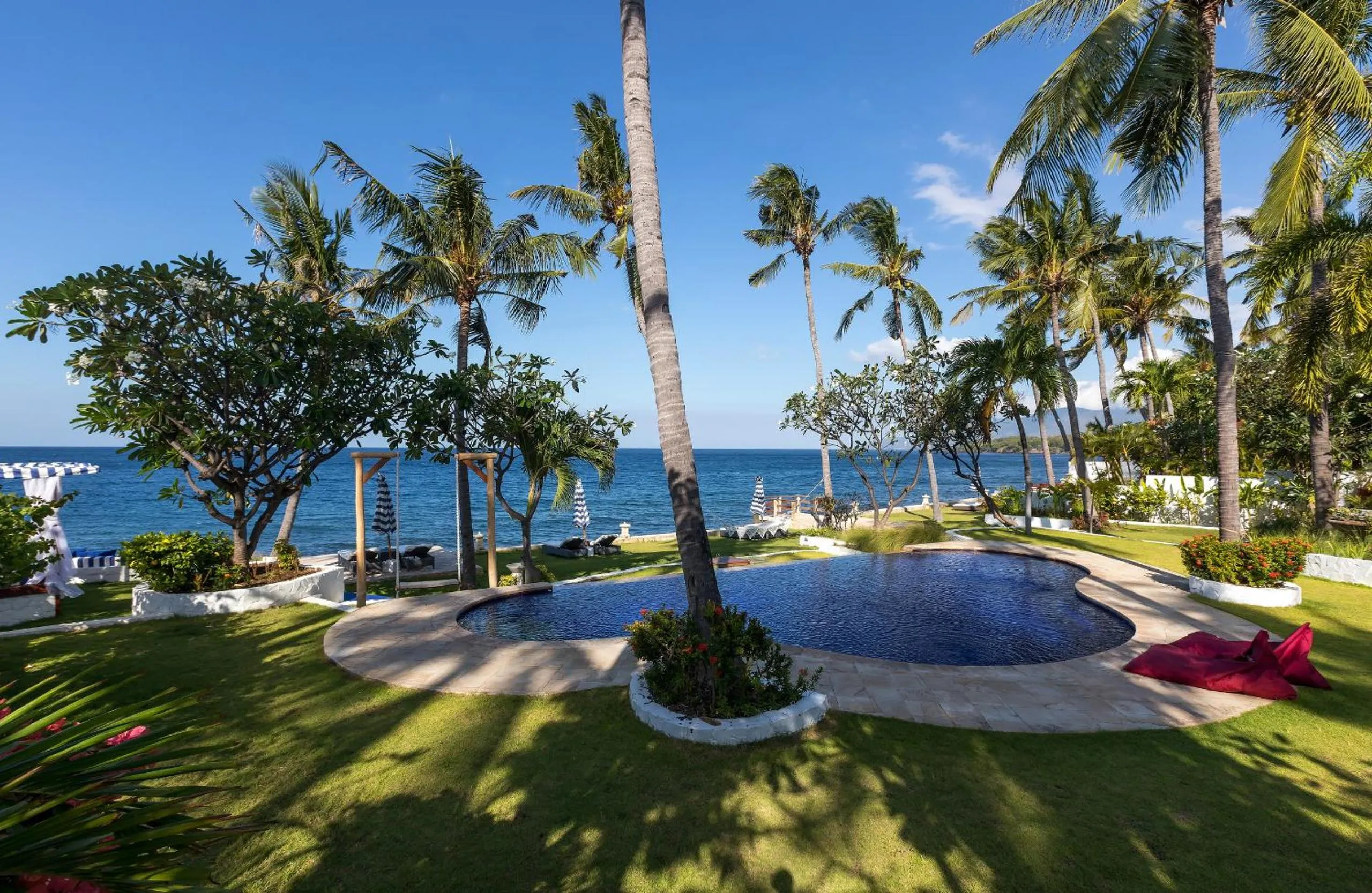 Garden view in Kanna Seafront Estate Tulamben