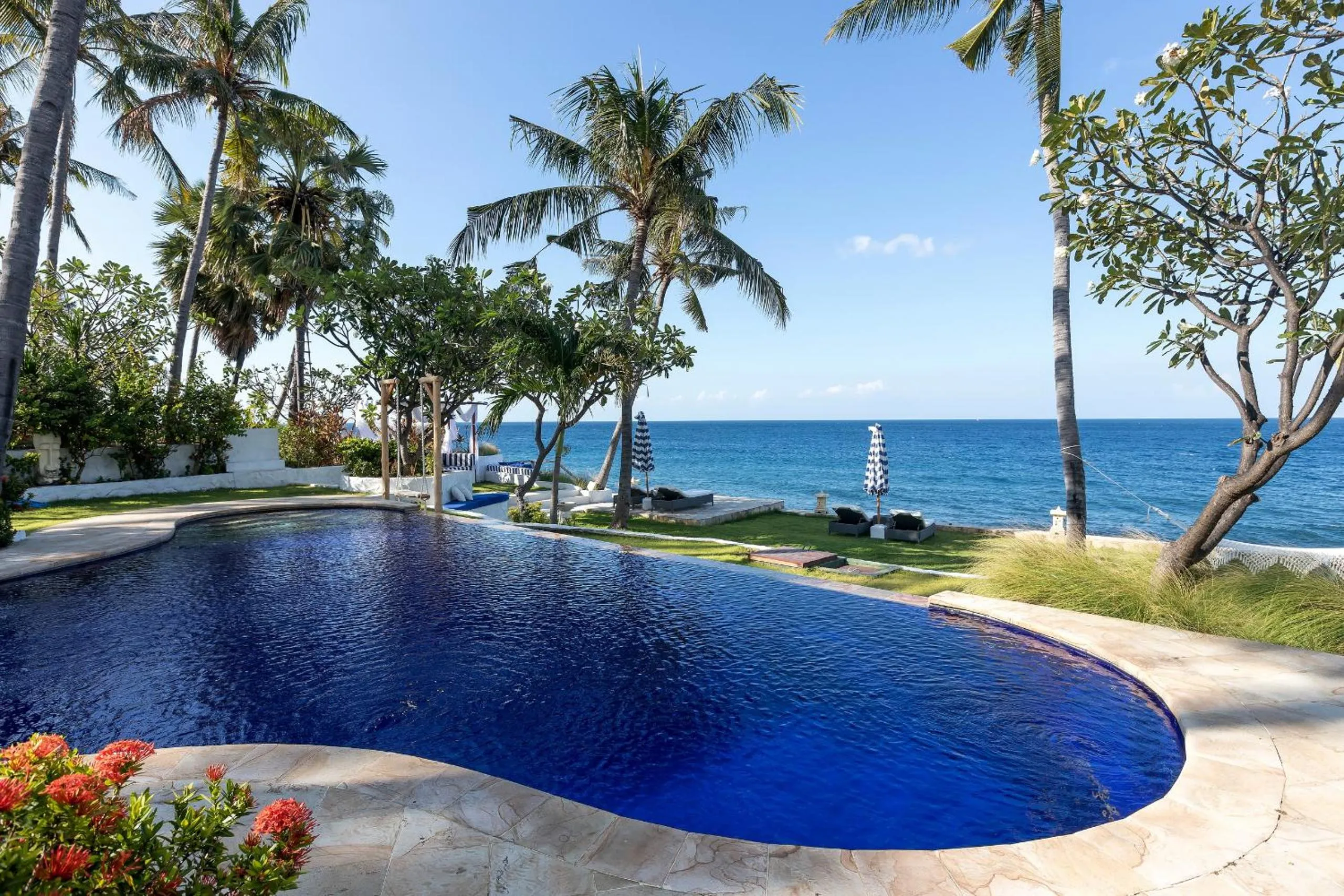 Garden view in Kanna Seafront Estate Tulamben