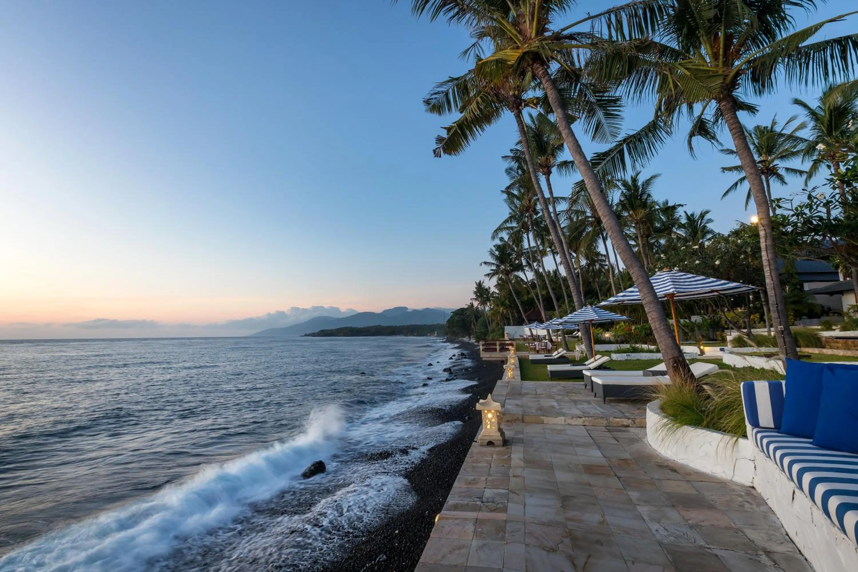 Beach in Kanna Seafront Estate Tulamben