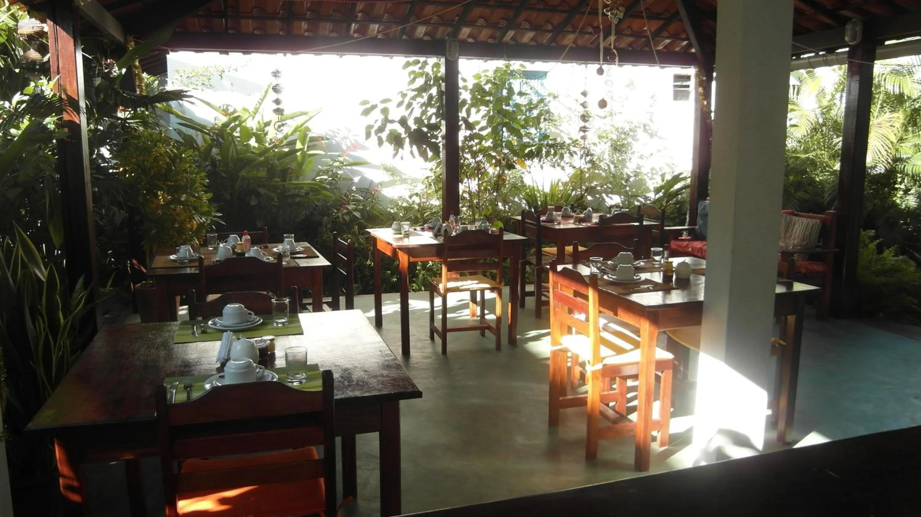 Restaurant/places to eat in Pousada Casa da Edinha