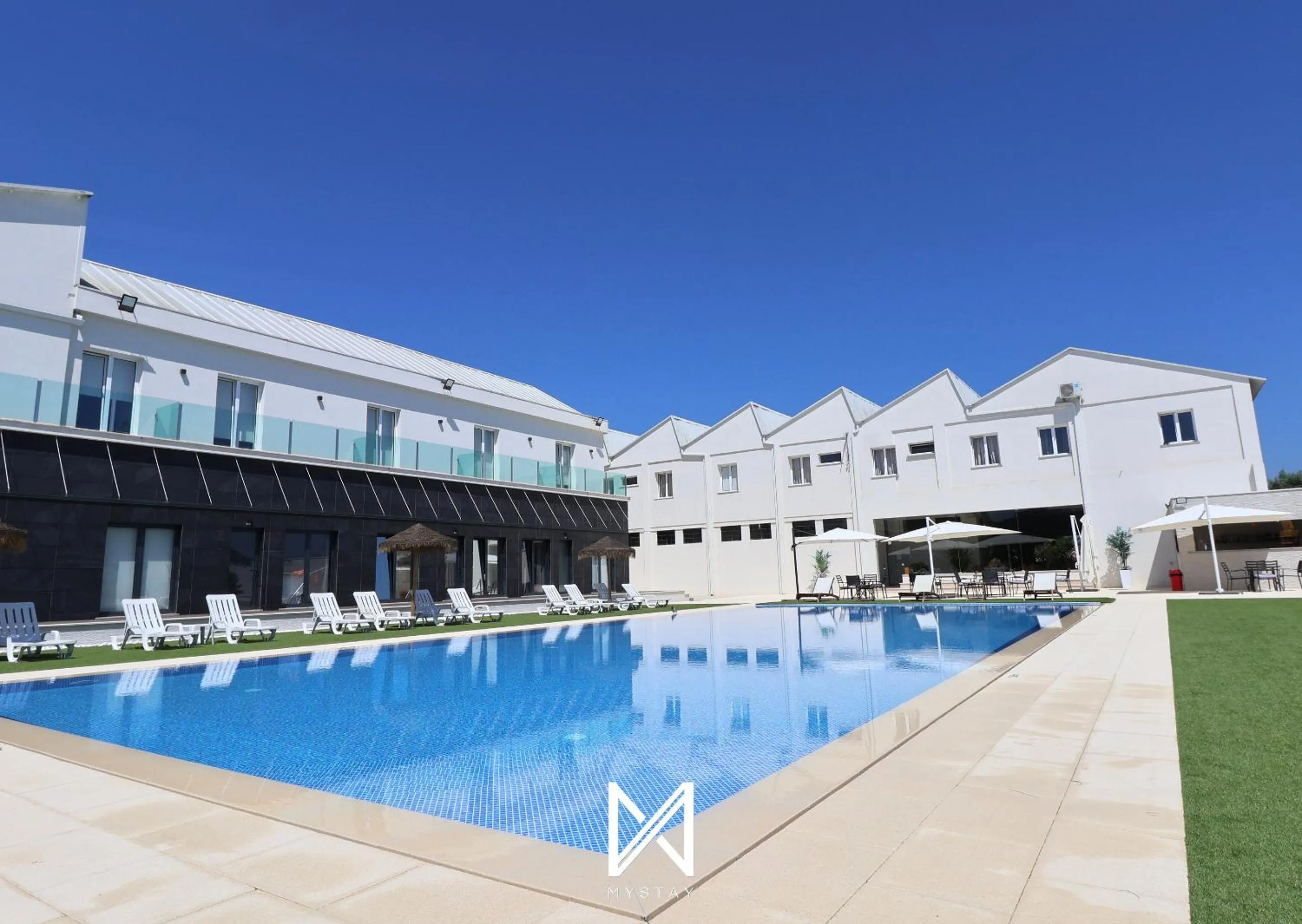 Swimming pool in Hotel Lena Village