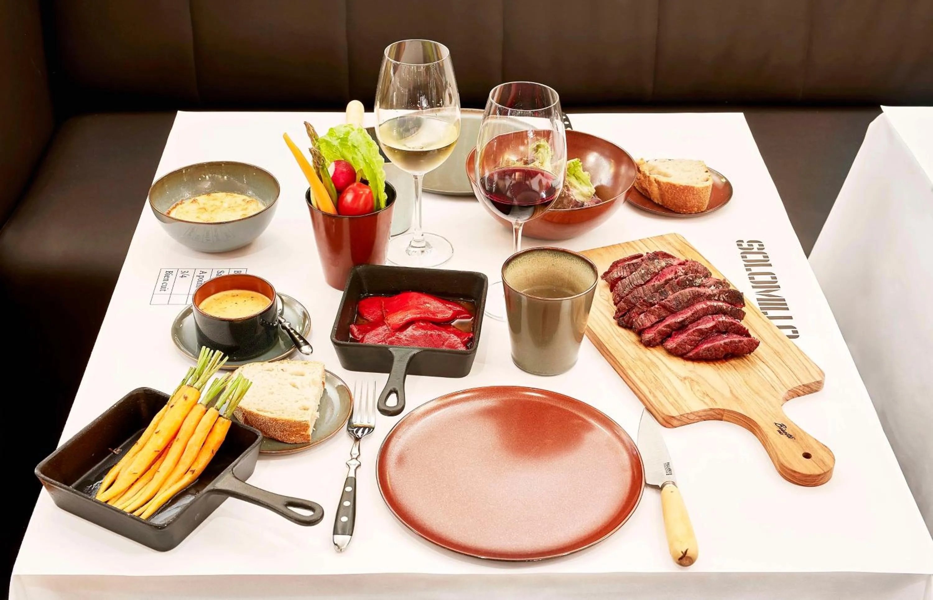 Restaurant/places to eat in Alexandra Barcelona Hotel, Curio Collection by Hilton