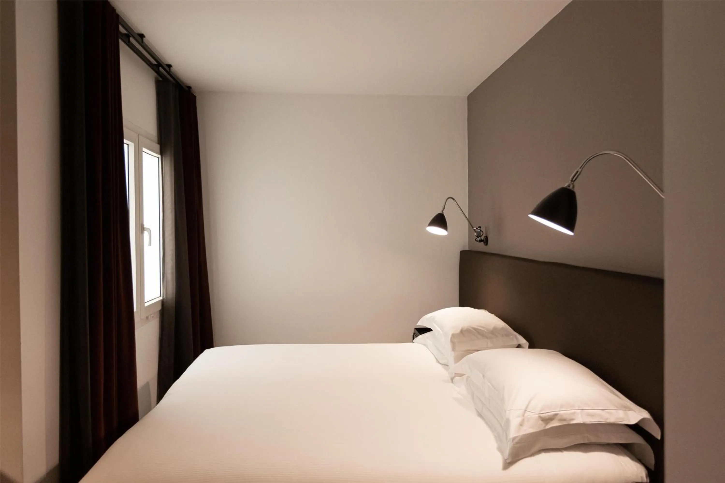 Bed in Alexandra Barcelona Hotel, Curio Collection by Hilton