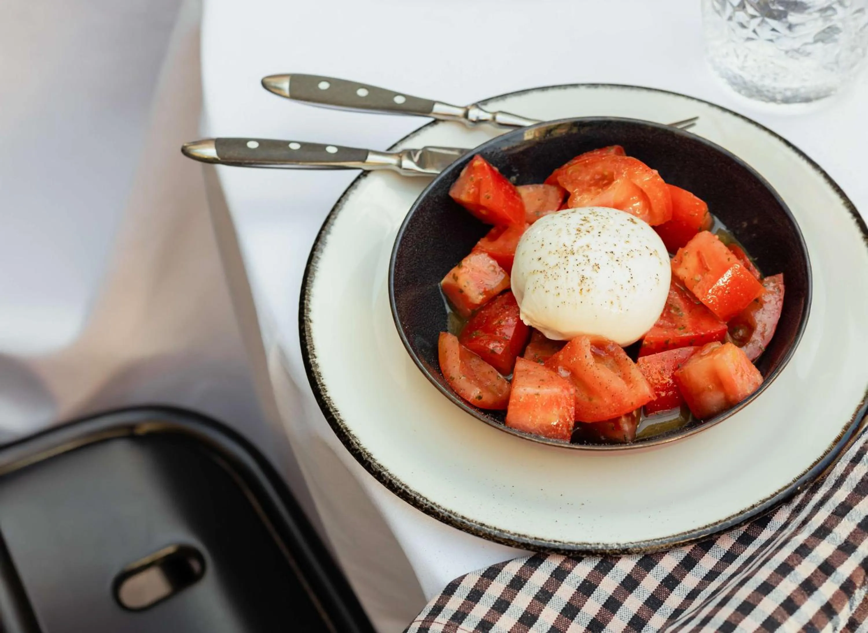 Restaurant/places to eat in Alexandra Barcelona Hotel, Curio Collection by Hilton