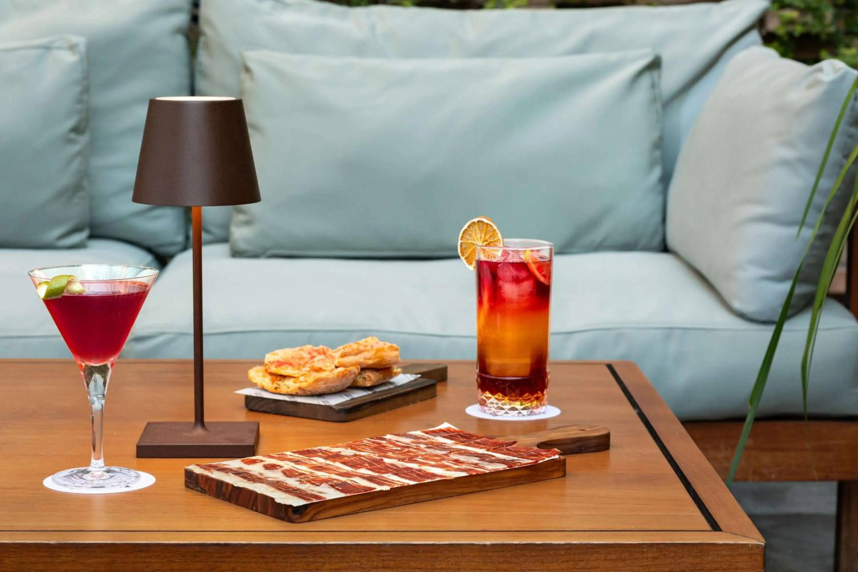 Restaurant/places to eat in Alexandra Barcelona Hotel, Curio Collection by Hilton