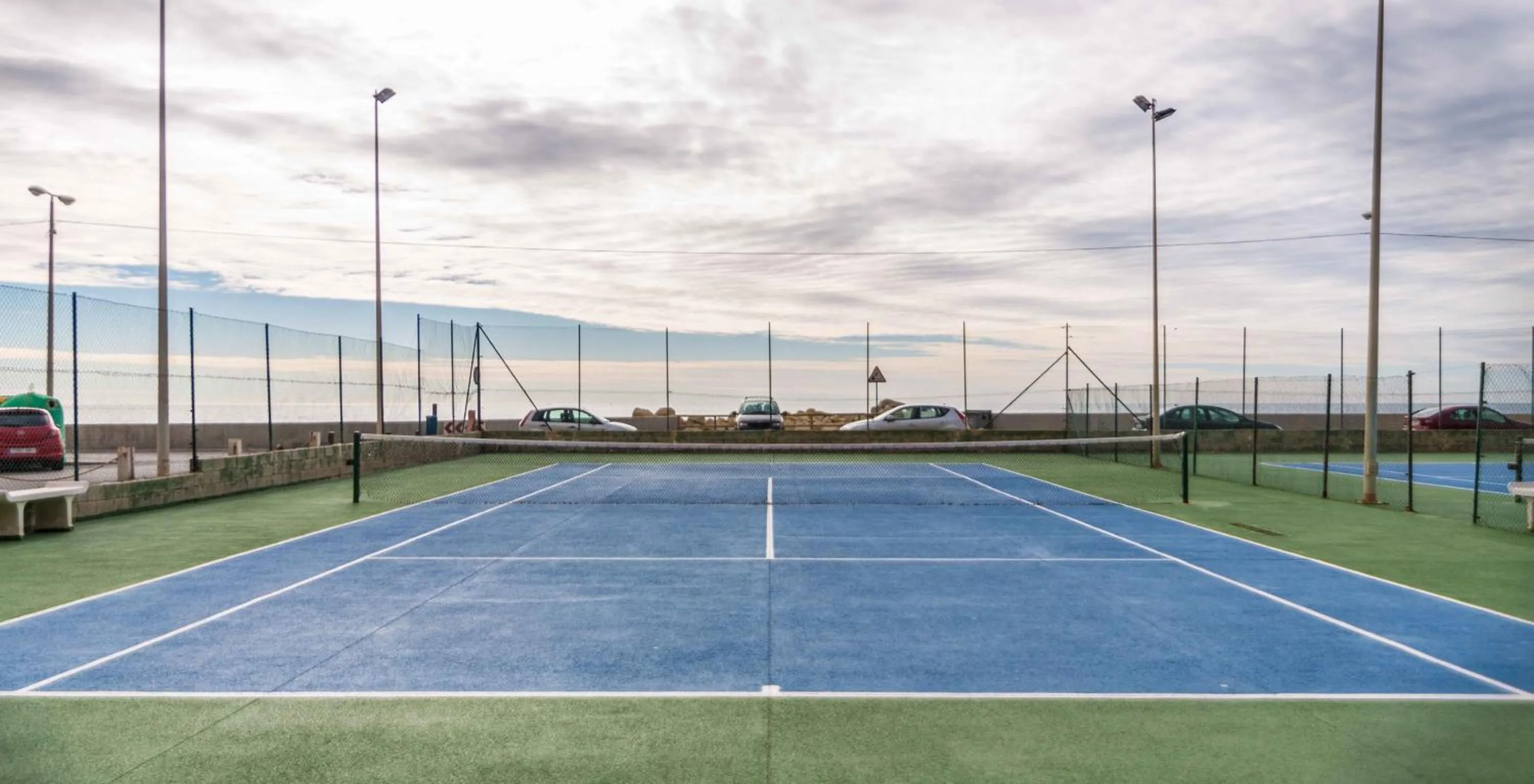 Tennis court in Hotel Albahia Alicante