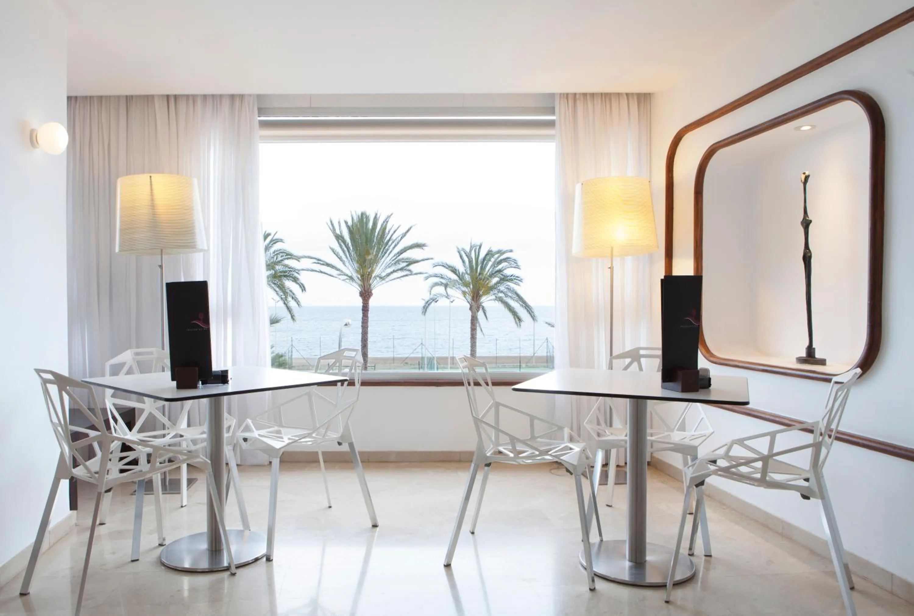 Lounge or bar in Hotel Albahia Alicante