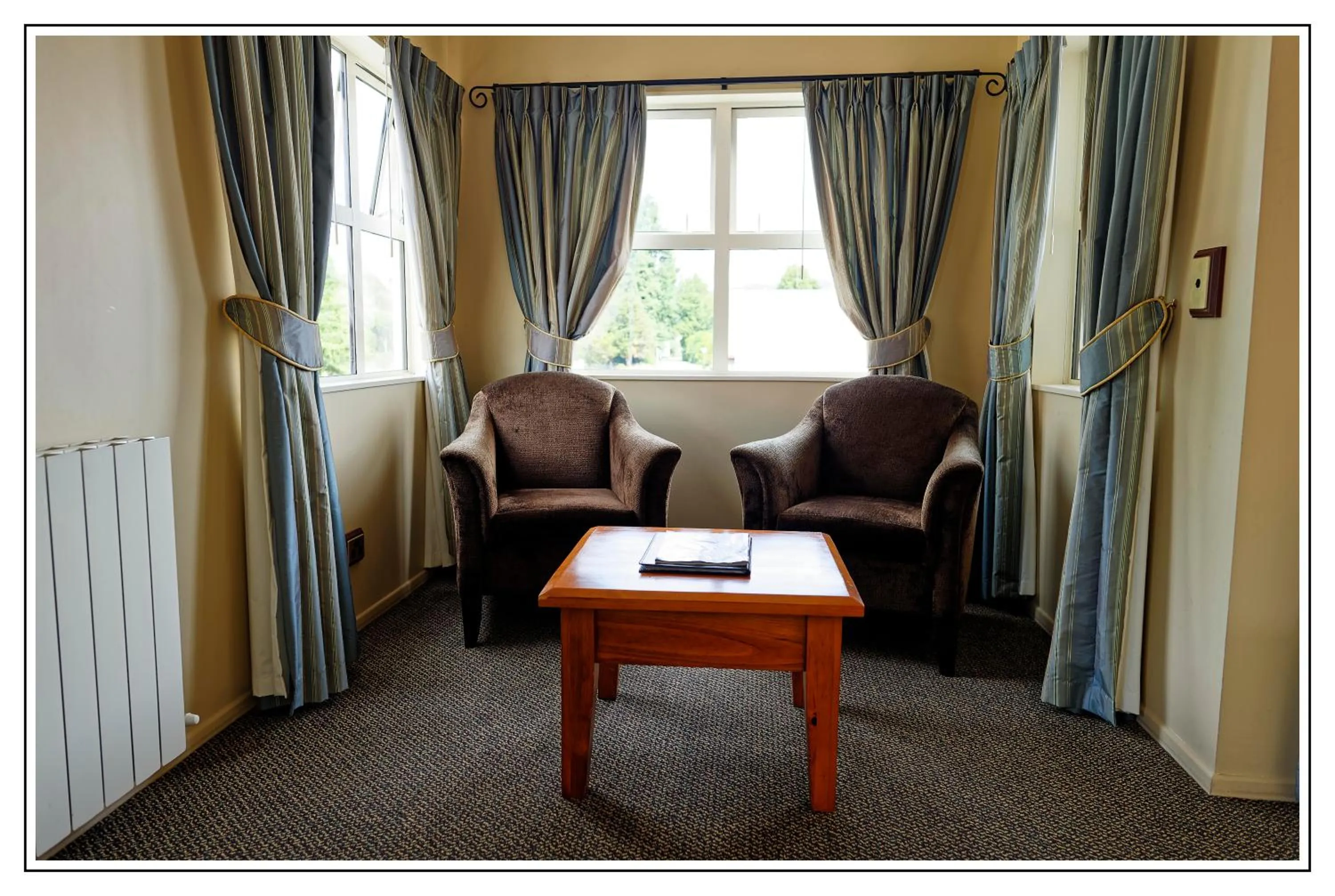Seating area in Lantern Court Motel